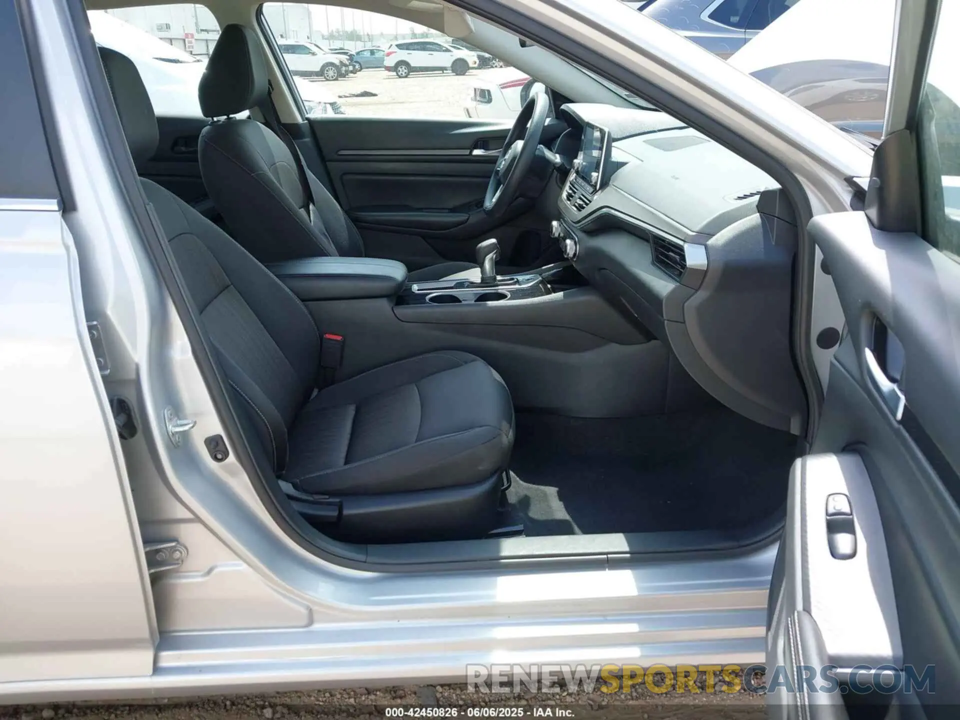 5 Photograph of a damaged car 1N4BL4DV3RN340844 NISSAN ALTIMA 2024