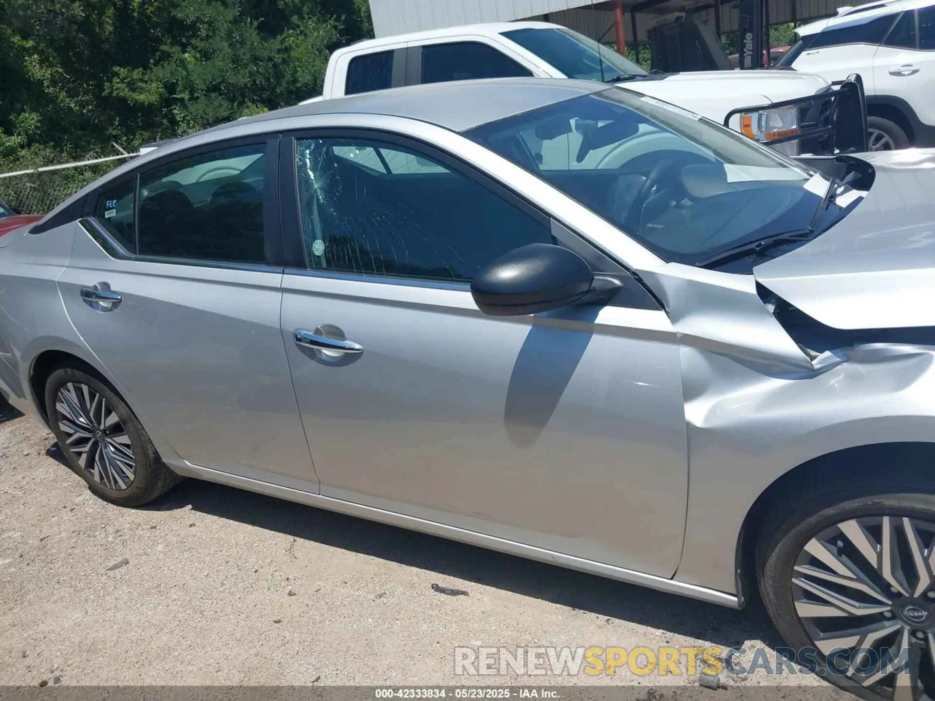 13 Photograph of a damaged car 1N4BL4DV3RN388862 NISSAN ALTIMA 2024