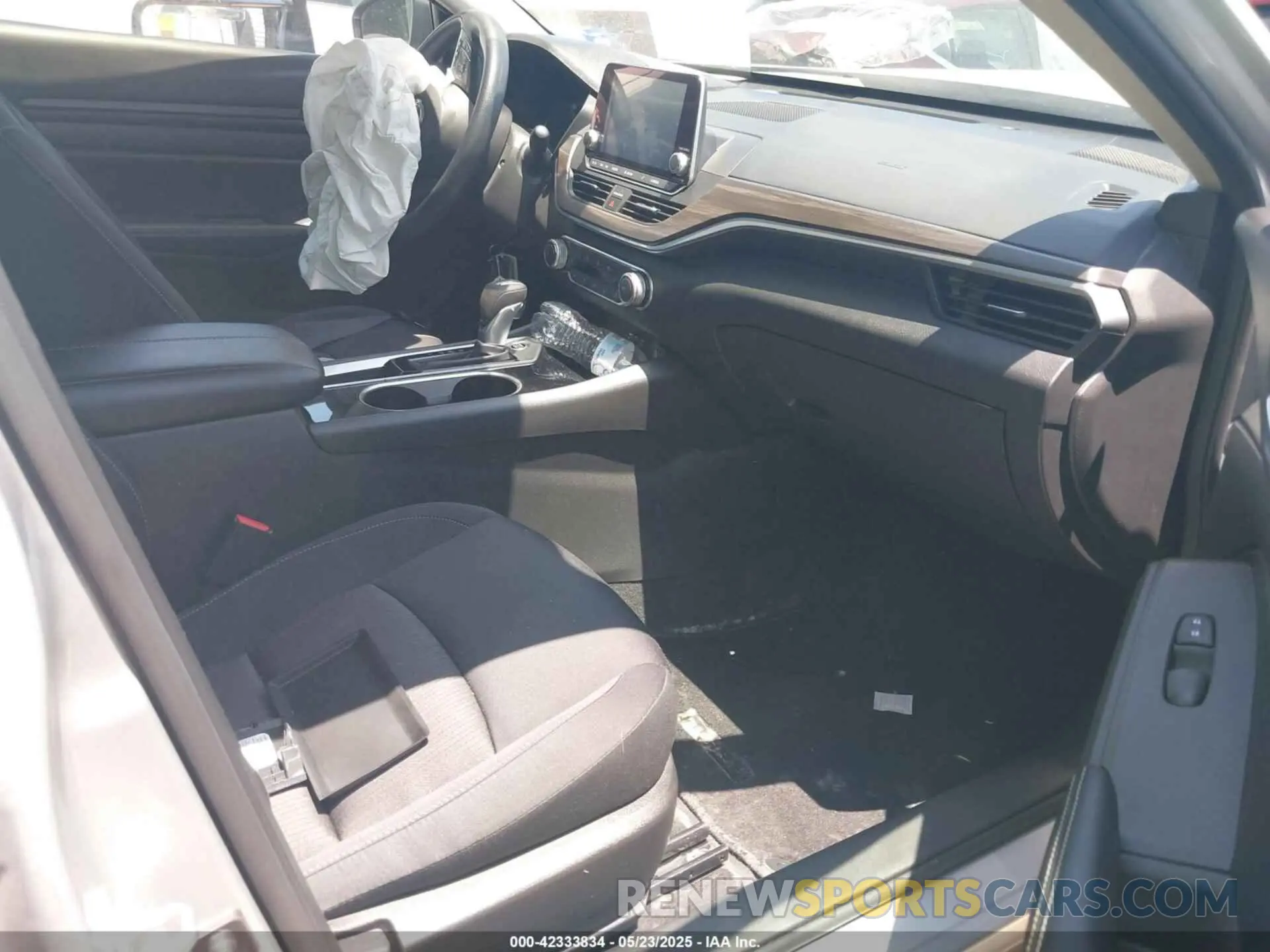5 Photograph of a damaged car 1N4BL4DV3RN388862 NISSAN ALTIMA 2024