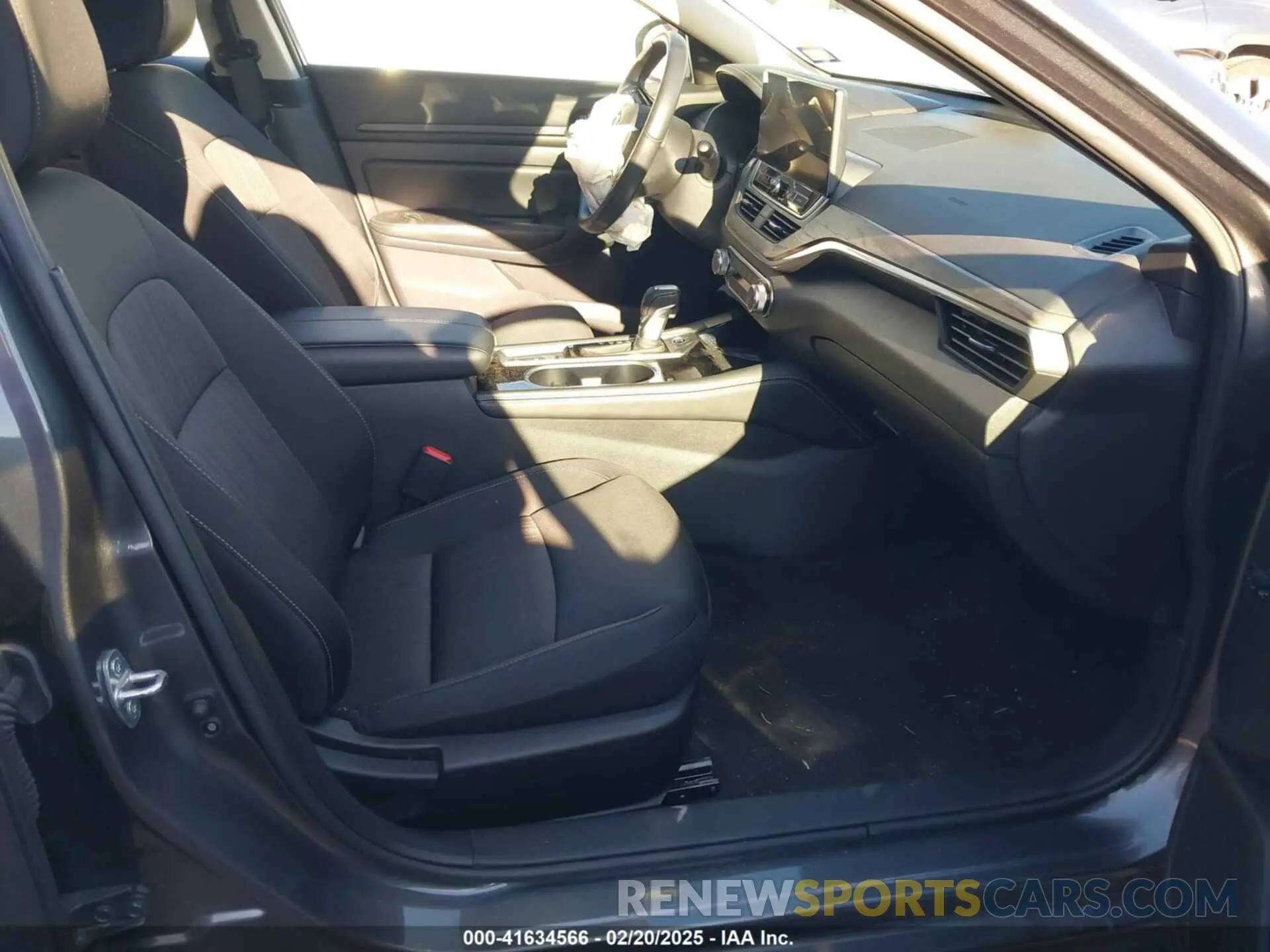 5 Photograph of a damaged car 1N4BL4DV3RN417955 NISSAN ALTIMA 2024