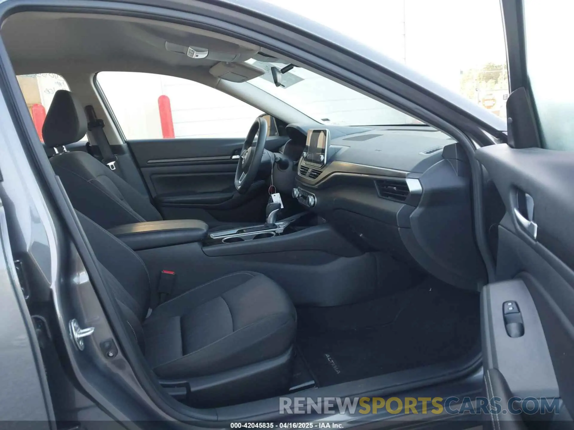5 Photograph of a damaged car 1N4BL4DV4RN314821 NISSAN ALTIMA 2024