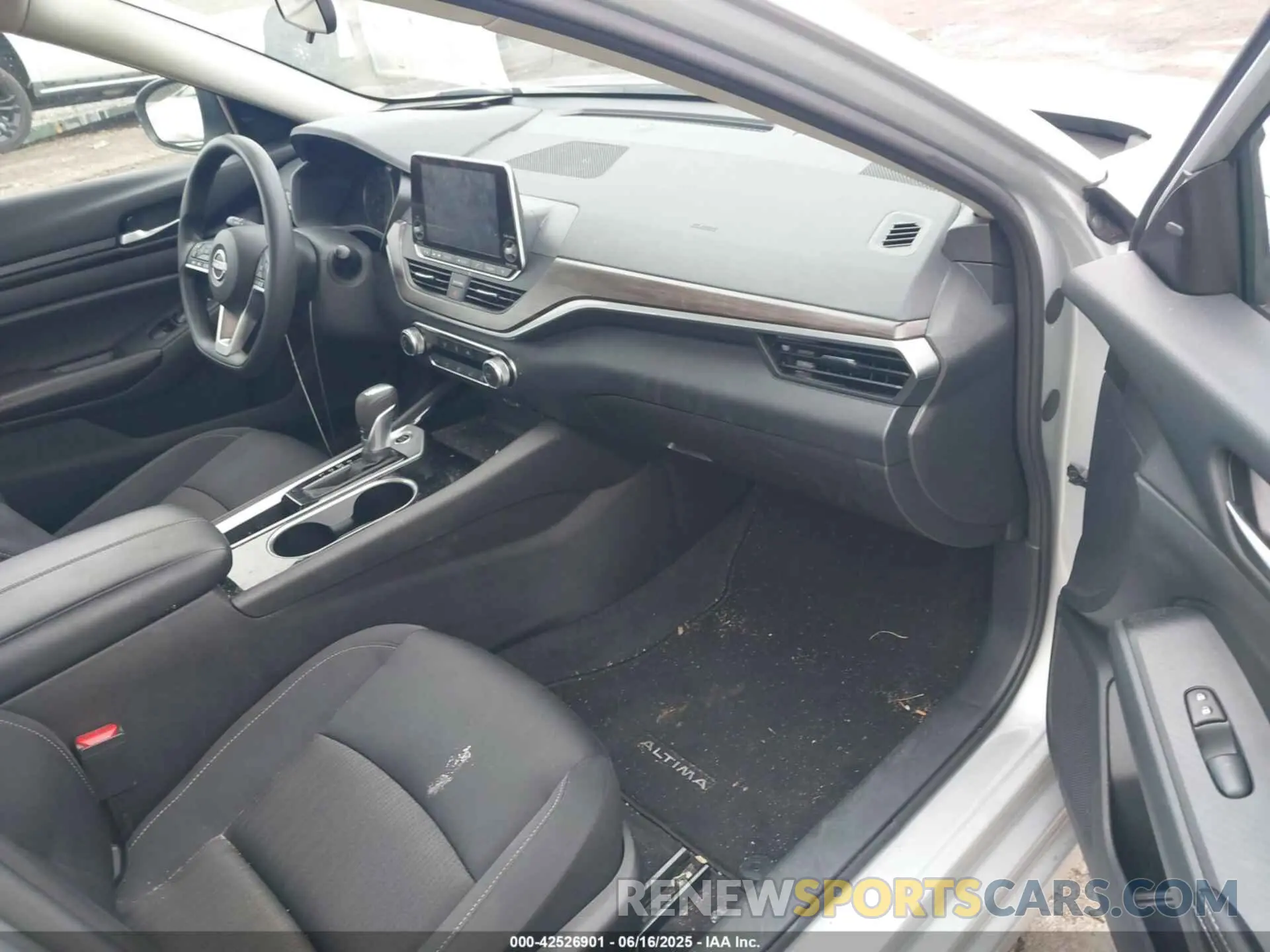5 Photograph of a damaged car 1N4BL4DV4RN338570 NISSAN ALTIMA 2024