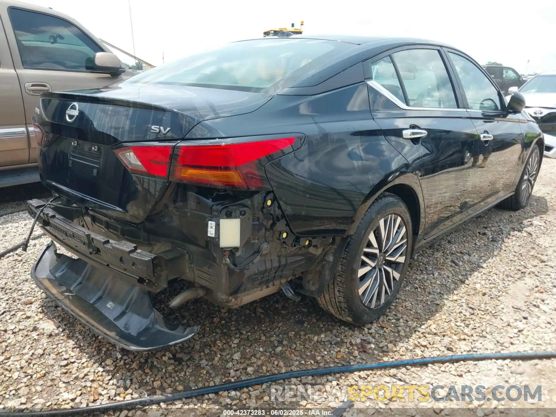 4 Photograph of a damaged car 1N4BL4DV4RN376557 NISSAN ALTIMA 2024