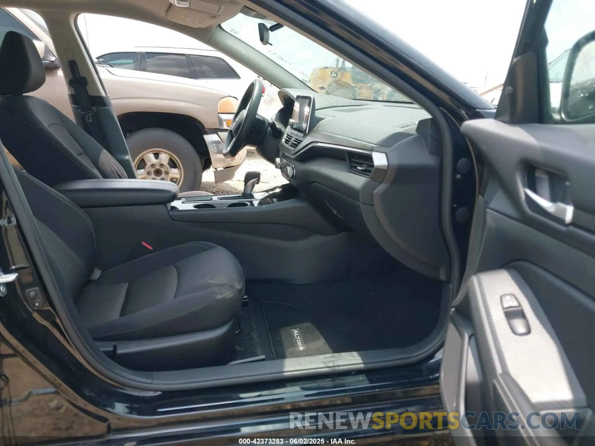 5 Photograph of a damaged car 1N4BL4DV4RN376557 NISSAN ALTIMA 2024