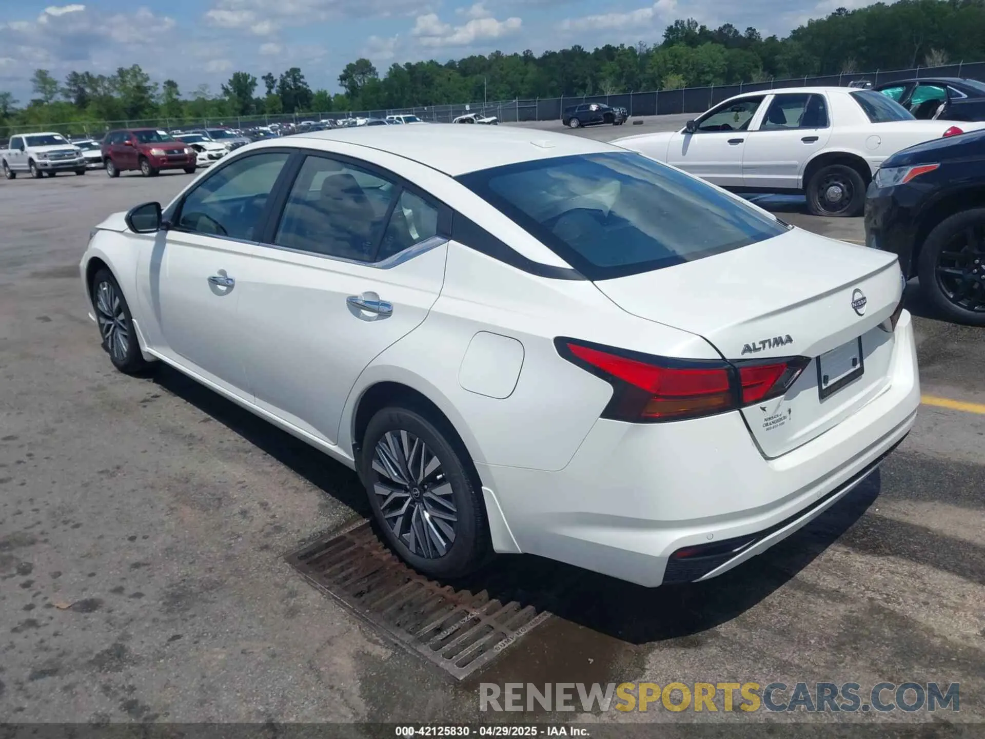 3 Photograph of a damaged car 1N4BL4DV4RN405944 NISSAN ALTIMA 2024