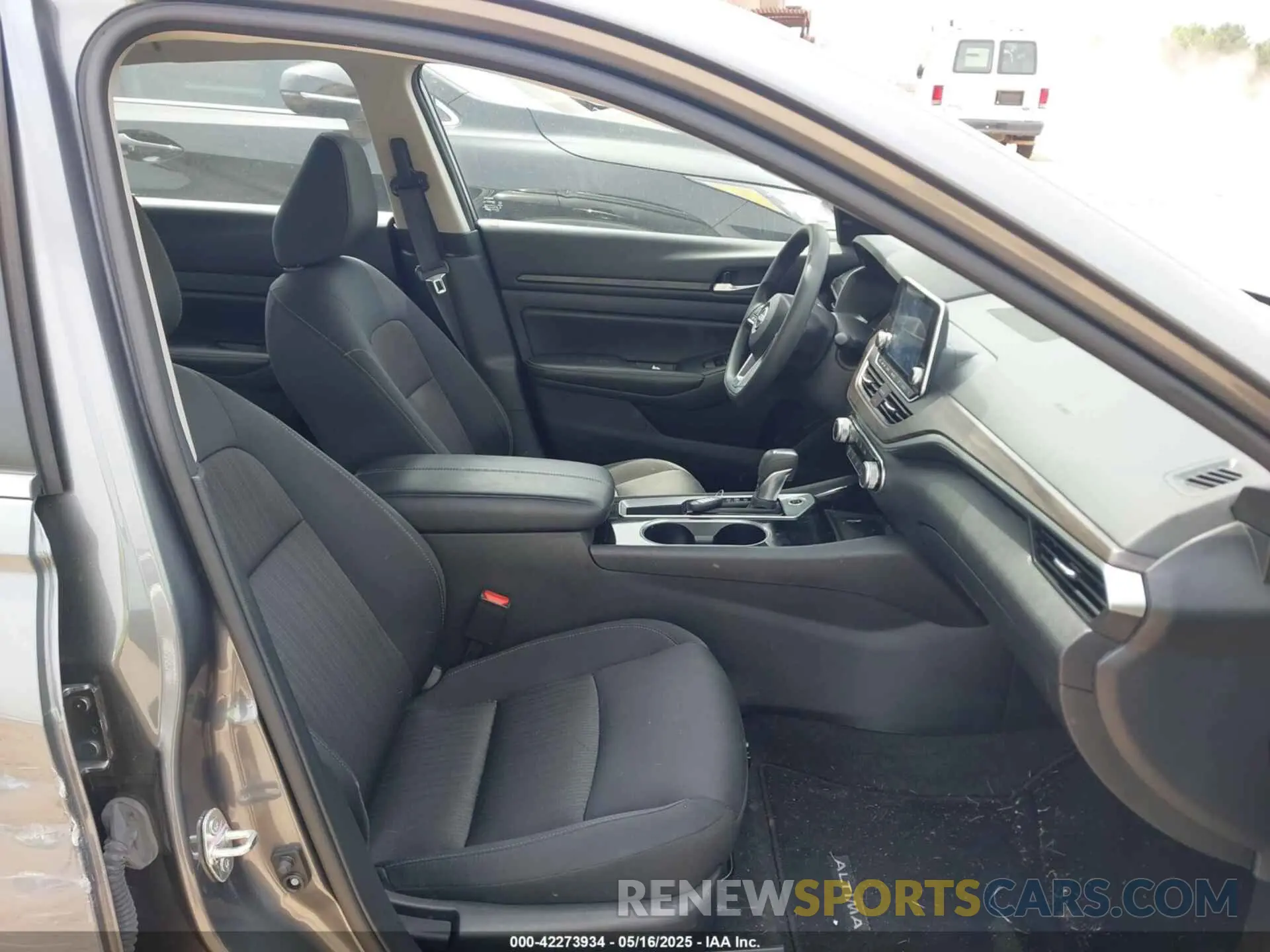 5 Photograph of a damaged car 1N4BL4DV5RN336438 NISSAN ALTIMA 2024