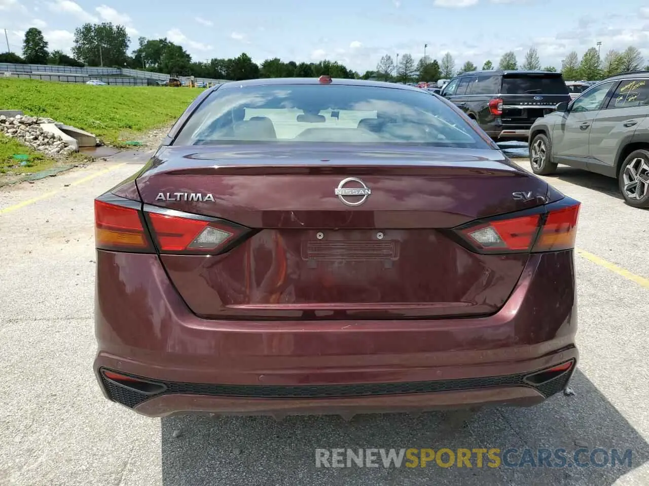 6 Photograph of a damaged car 1N4BL4DV5RN336827 NISSAN ALTIMA 2024