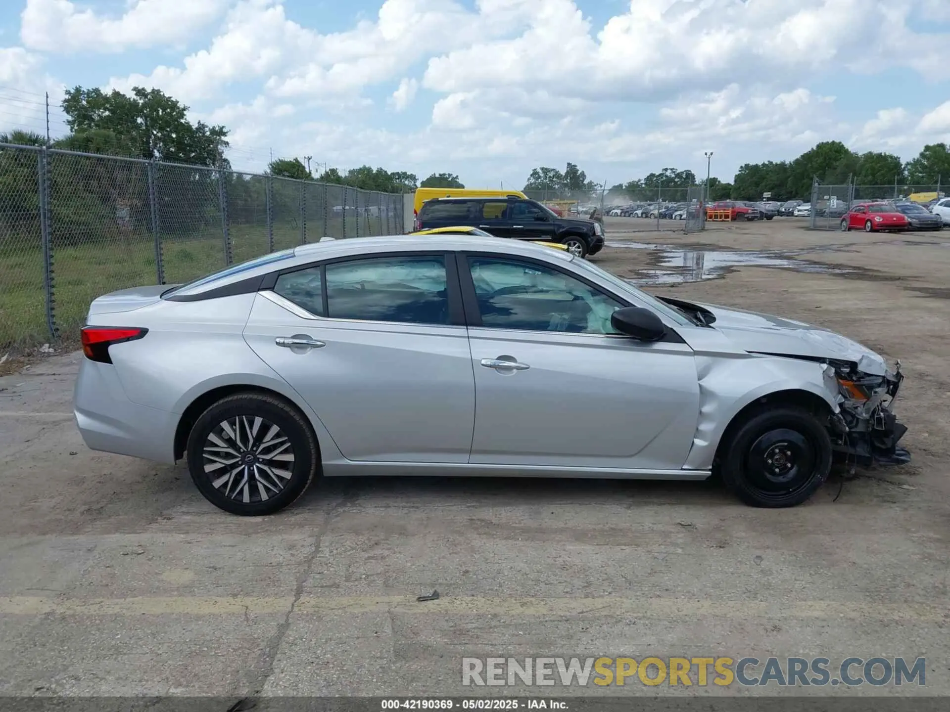 13 Photograph of a damaged car 1N4BL4DV5RN375319 NISSAN ALTIMA 2024