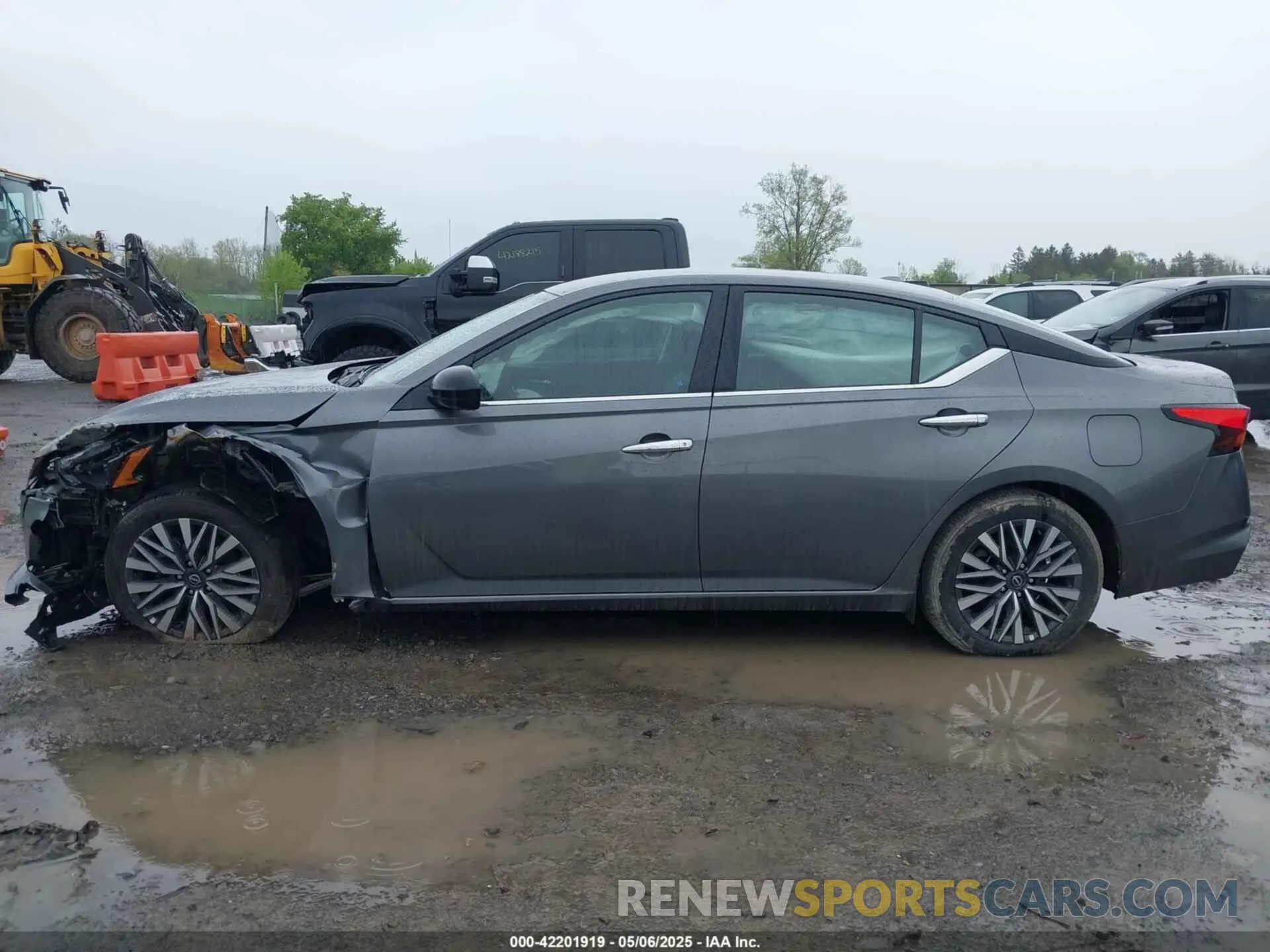 14 Photograph of a damaged car 1N4BL4DV5RN424969 NISSAN ALTIMA 2024