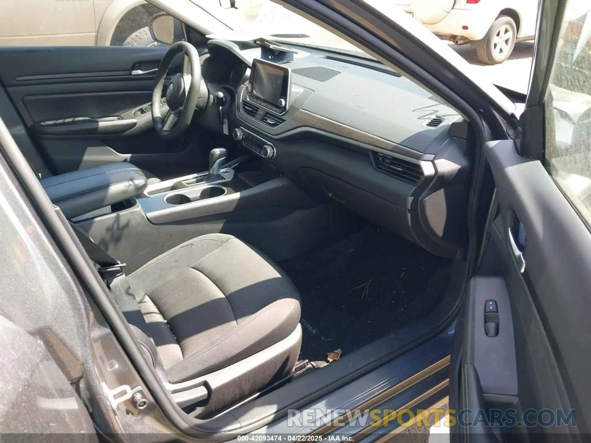 5 Photograph of a damaged car 1N4BL4DV6RN354978 NISSAN ALTIMA 2024