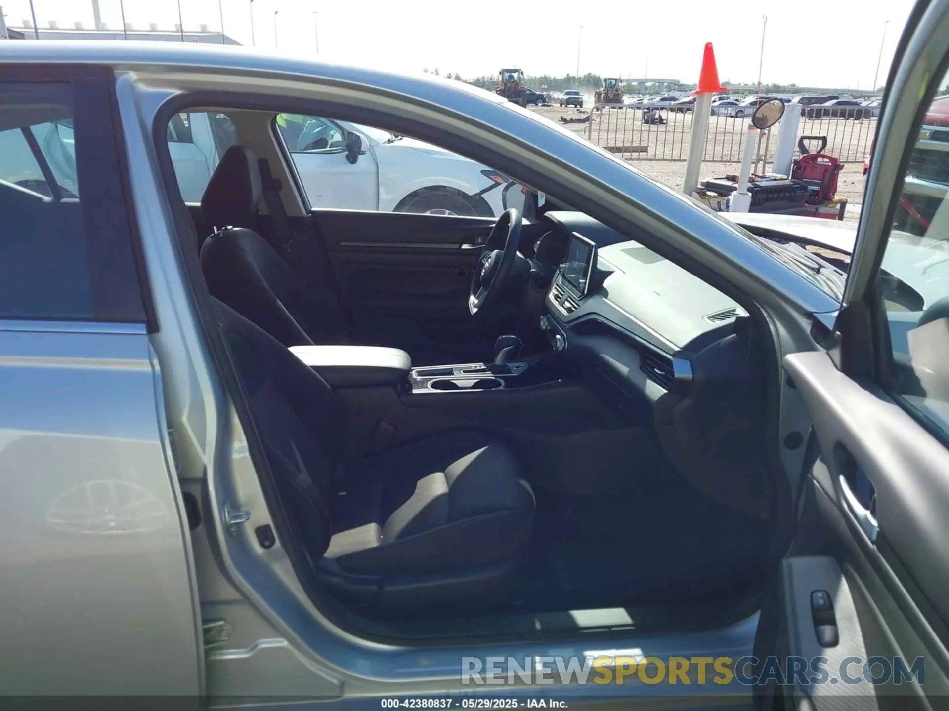 5 Photograph of a damaged car 1N4BL4DV6RN360313 NISSAN ALTIMA 2024