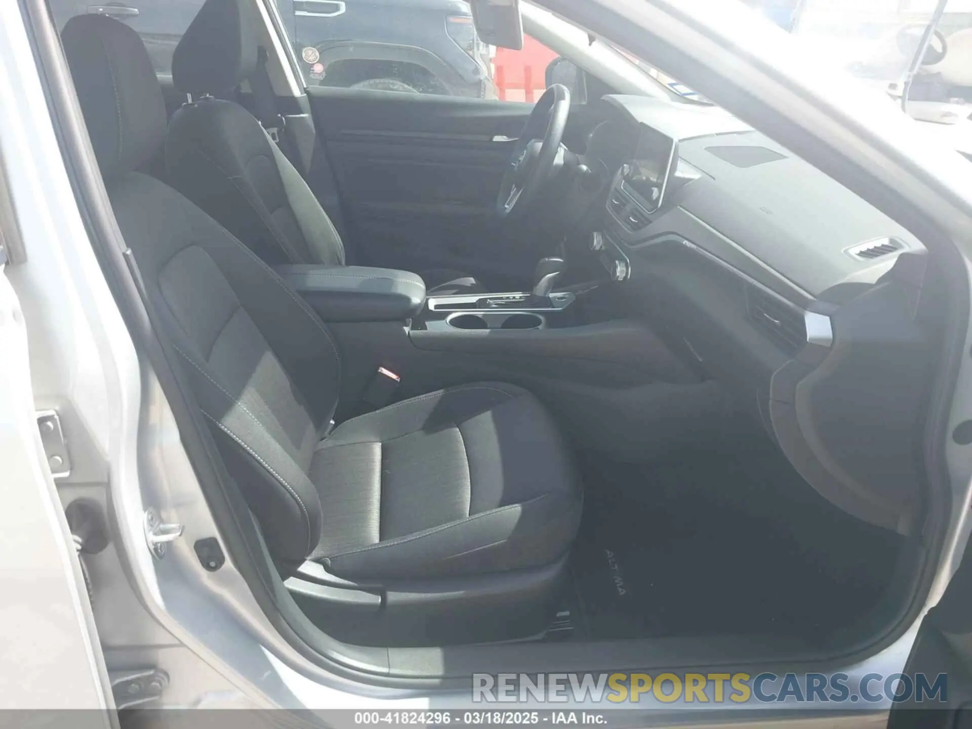 5 Photograph of a damaged car 1N4BL4DV6RN379234 NISSAN ALTIMA 2024