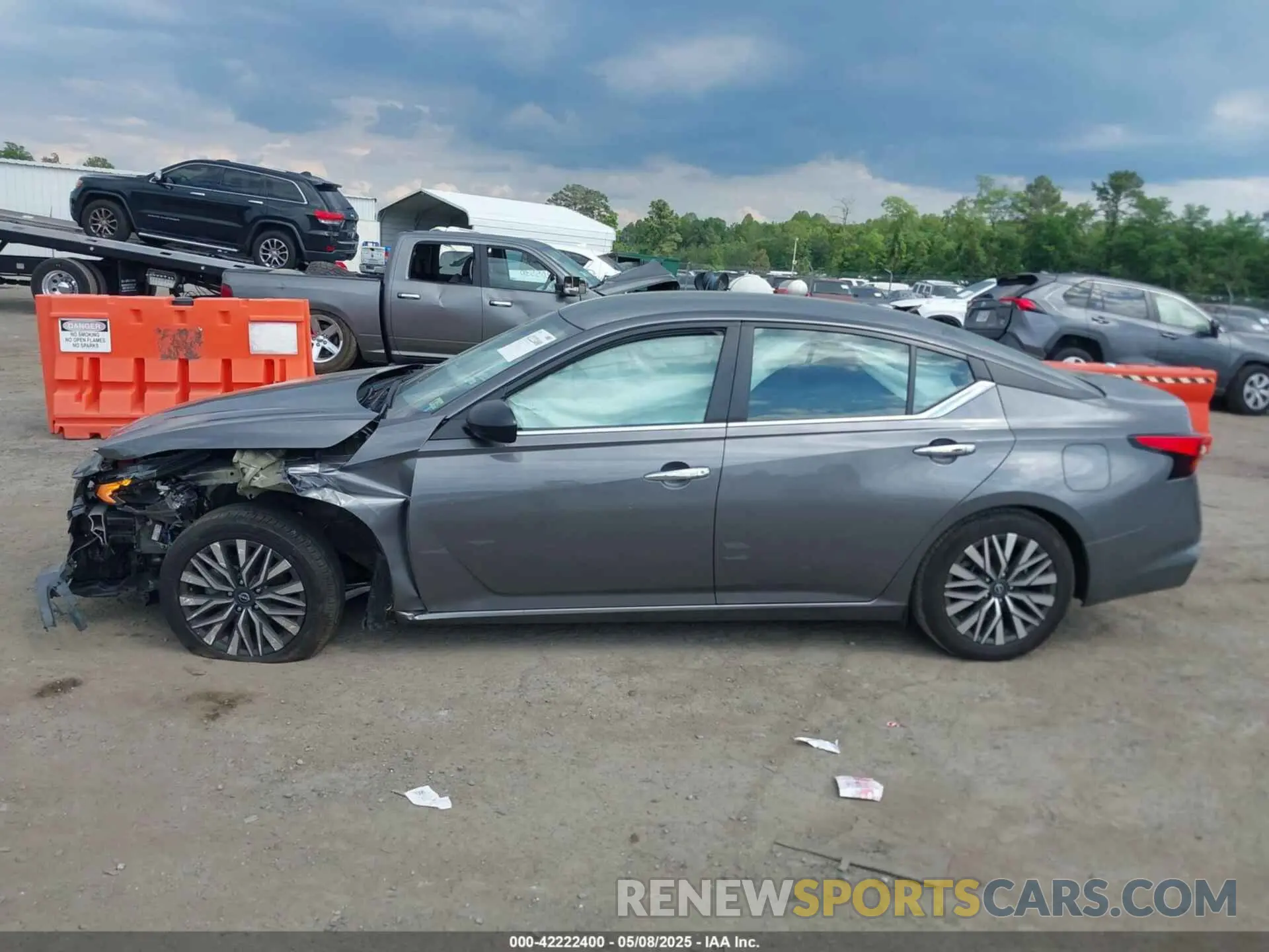 13 Photograph of a damaged car 1N4BL4DV7RN317423 NISSAN ALTIMA 2024