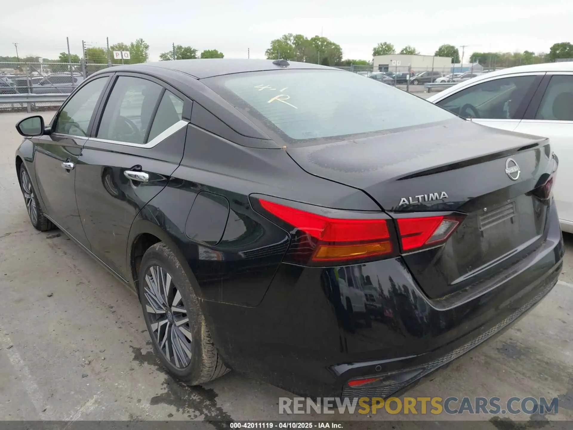 3 Photograph of a damaged car 1N4BL4DV7RN325098 NISSAN ALTIMA 2024