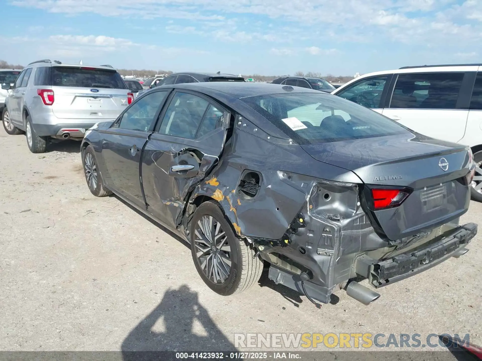 3 Photograph of a damaged car 1N4BL4DV7RN327708 NISSAN ALTIMA 2024