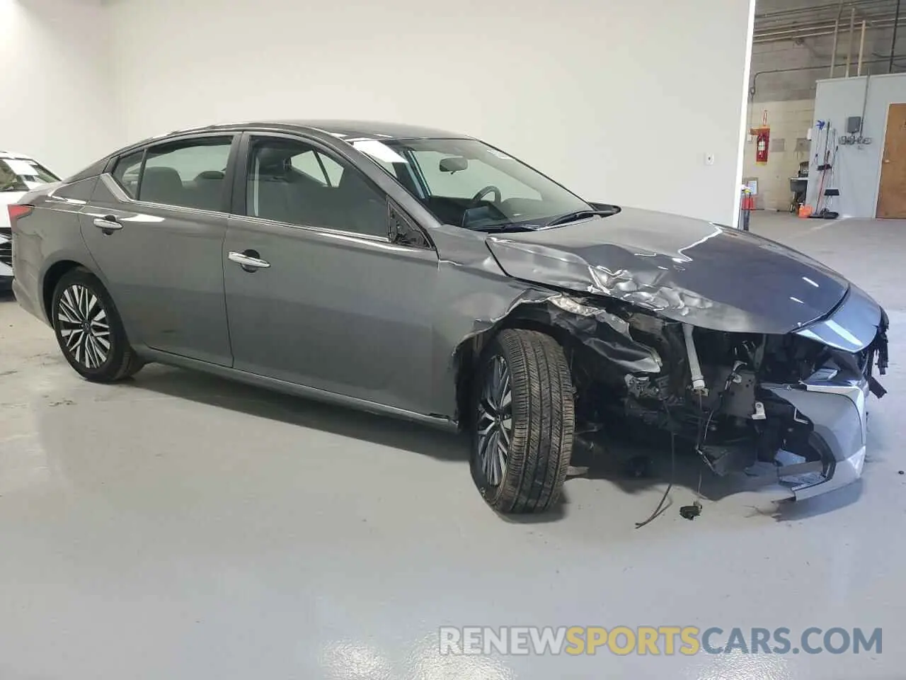 4 Photograph of a damaged car 1N4BL4DV7RN424049 NISSAN ALTIMA 2024
