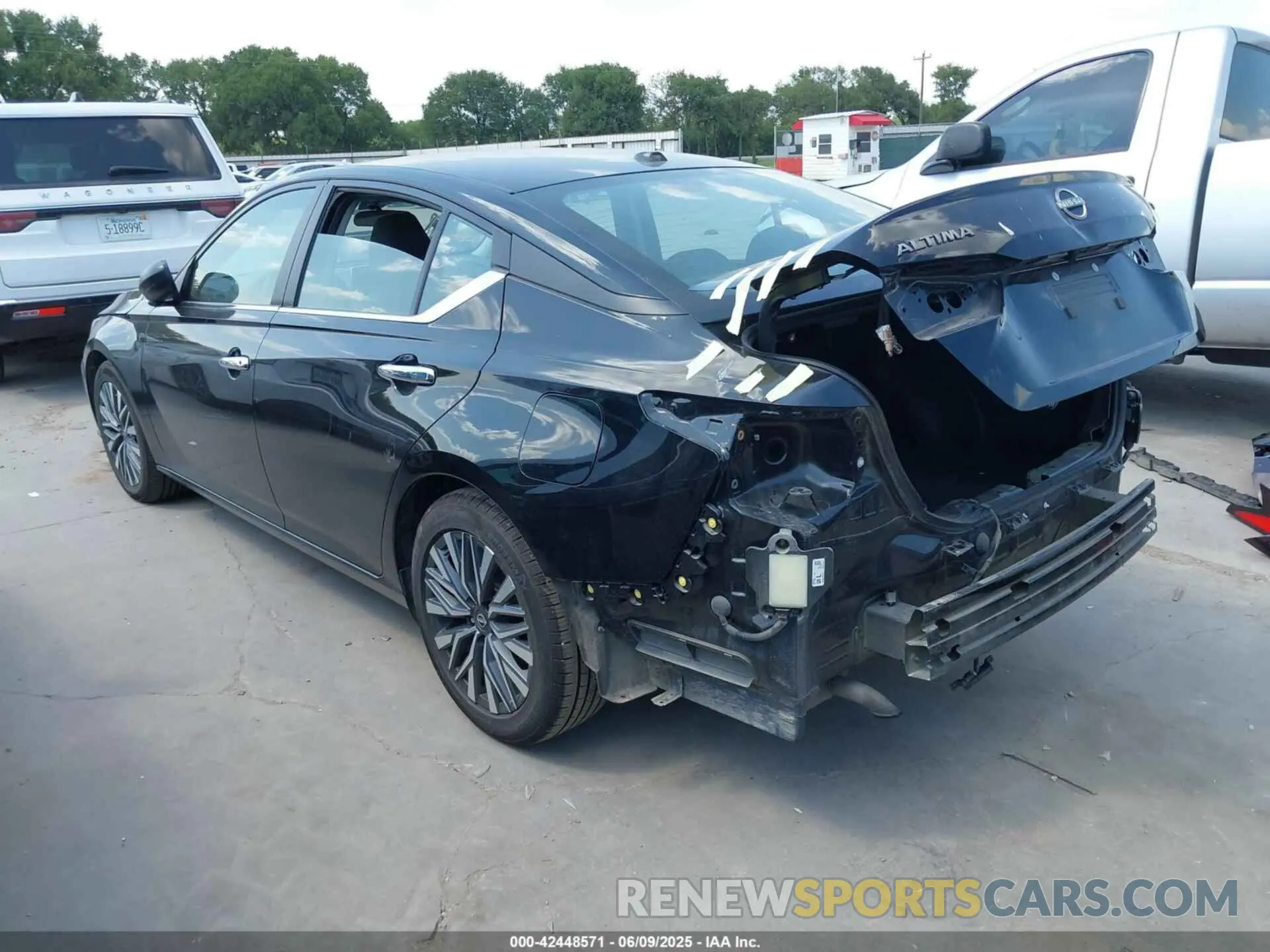 3 Photograph of a damaged car 1N4BL4DV8RN347255 NISSAN ALTIMA 2024