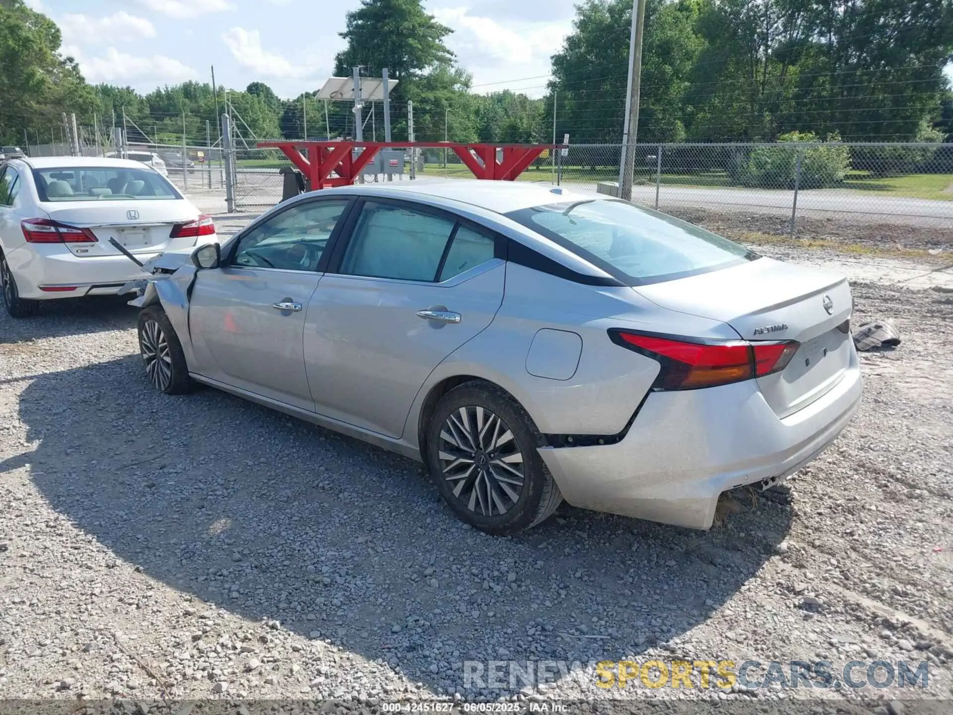3 Photograph of a damaged car 1N4BL4DV8RN362953 NISSAN ALTIMA 2024