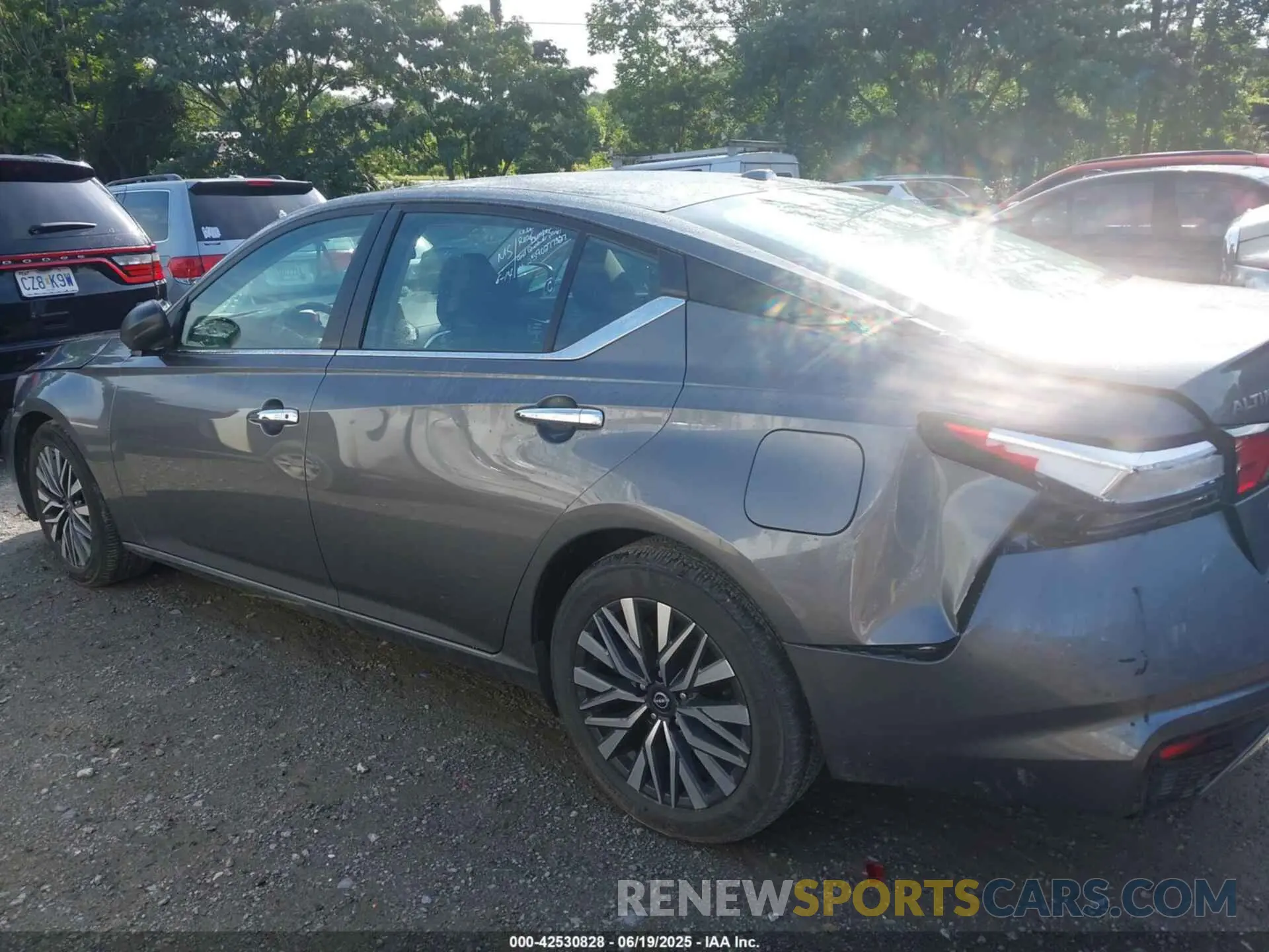 14 Photograph of a damaged car 1N4BL4DV8RN381776 NISSAN ALTIMA 2024