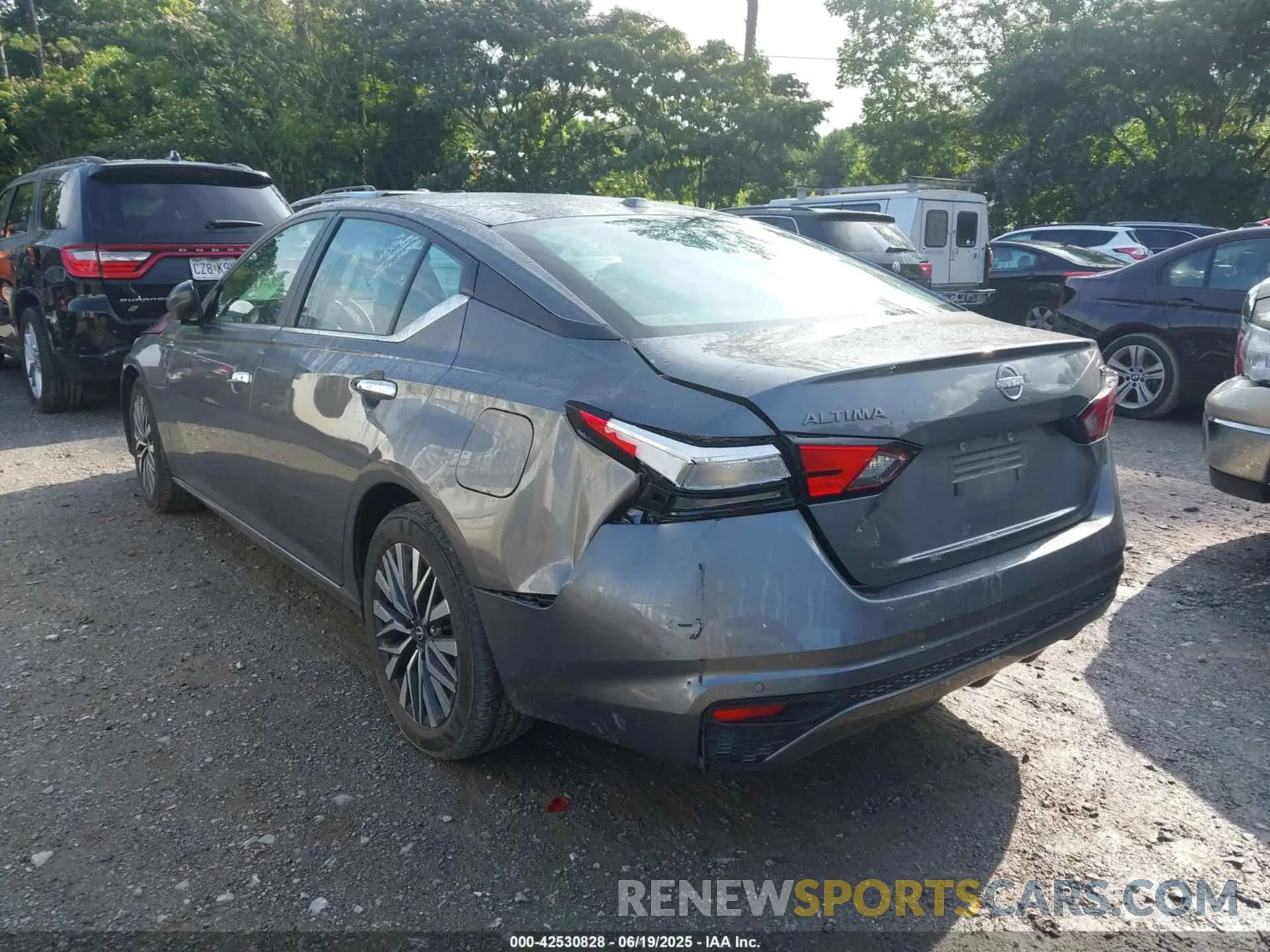 3 Photograph of a damaged car 1N4BL4DV8RN381776 NISSAN ALTIMA 2024
