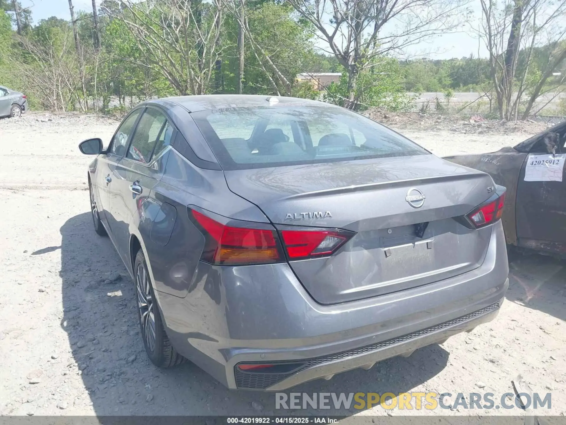 3 Photograph of a damaged car 1N4BL4DV8RN393037 NISSAN ALTIMA 2024