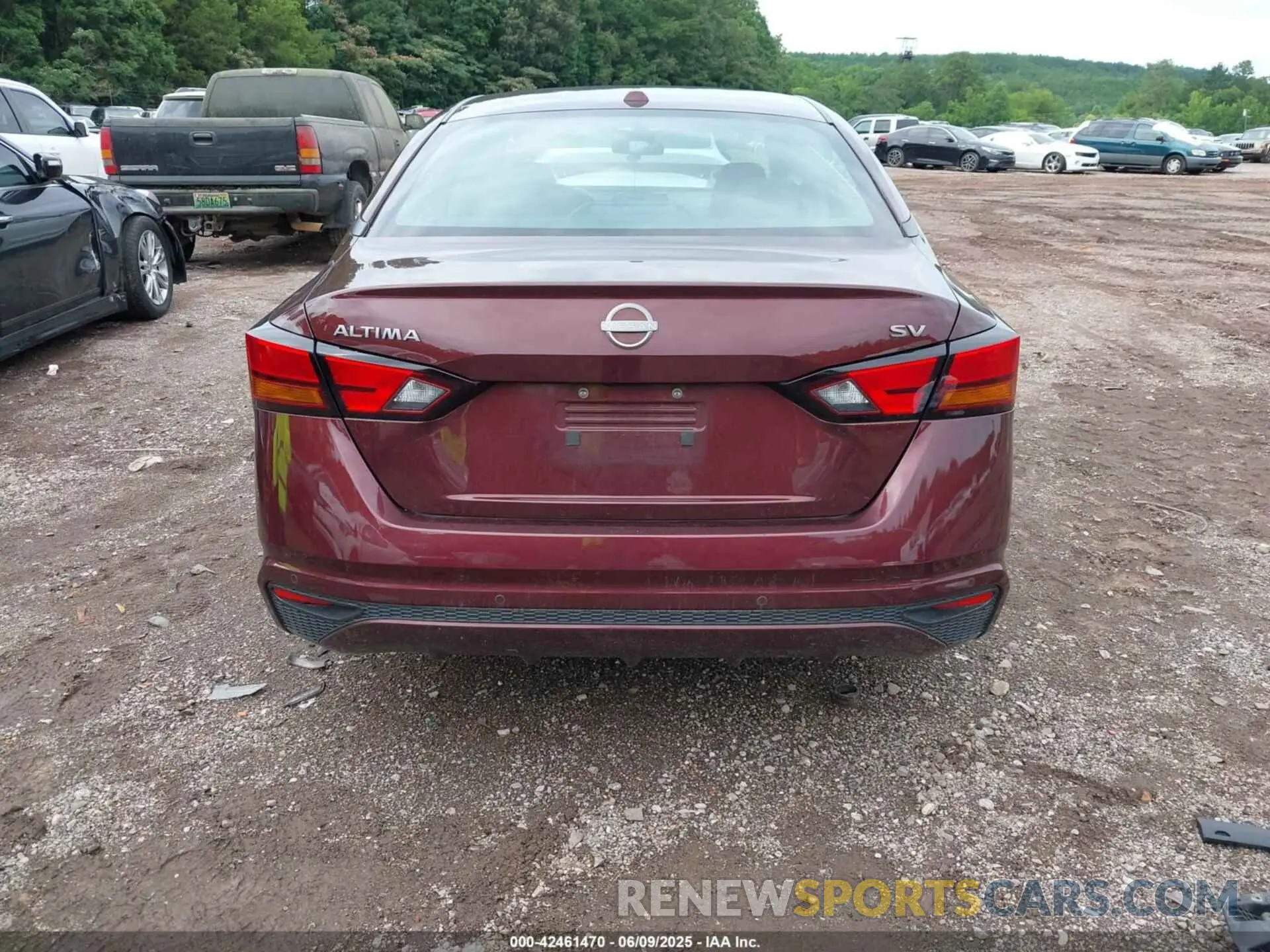 17 Photograph of a damaged car 1N4BL4DV9RN372620 NISSAN ALTIMA 2024