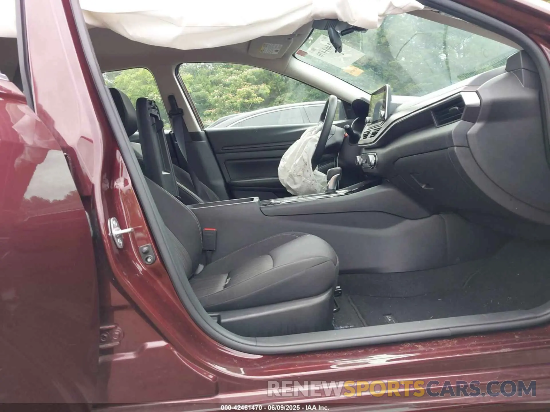 5 Photograph of a damaged car 1N4BL4DV9RN372620 NISSAN ALTIMA 2024
