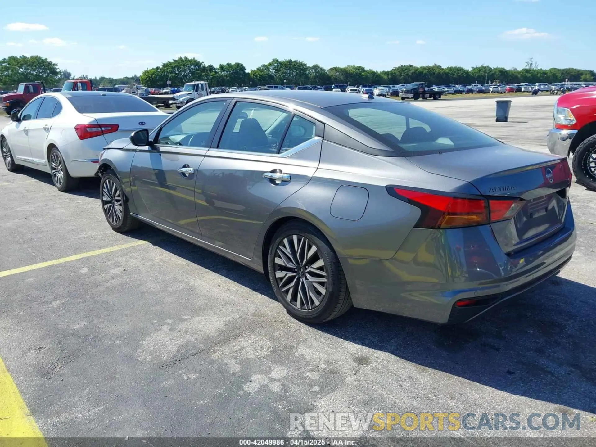 3 Photograph of a damaged car 1N4BL4DVXRN320168 NISSAN ALTIMA 2024