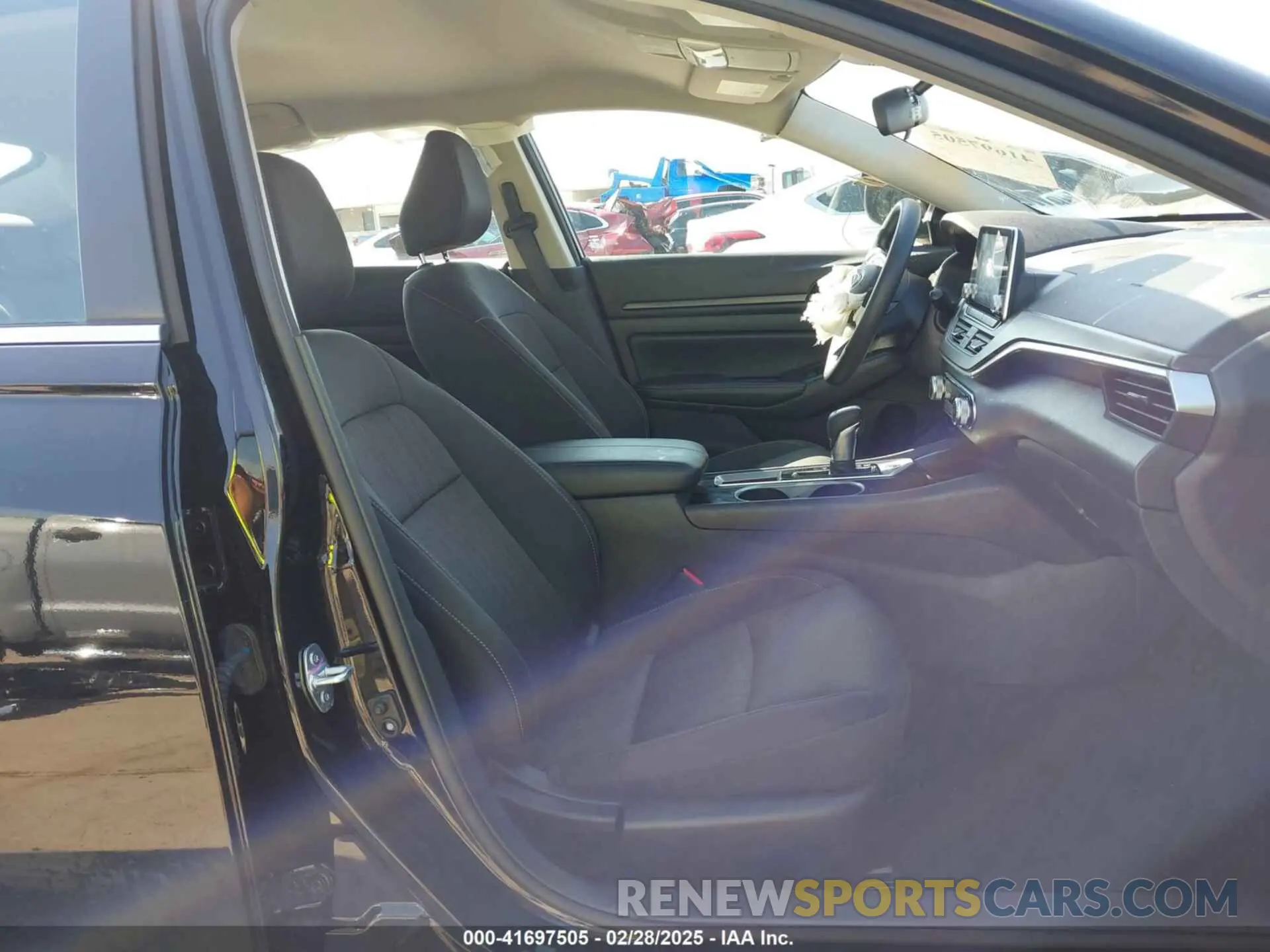 5 Photograph of a damaged car 1N4BL4DVXRN366342 NISSAN ALTIMA 2024