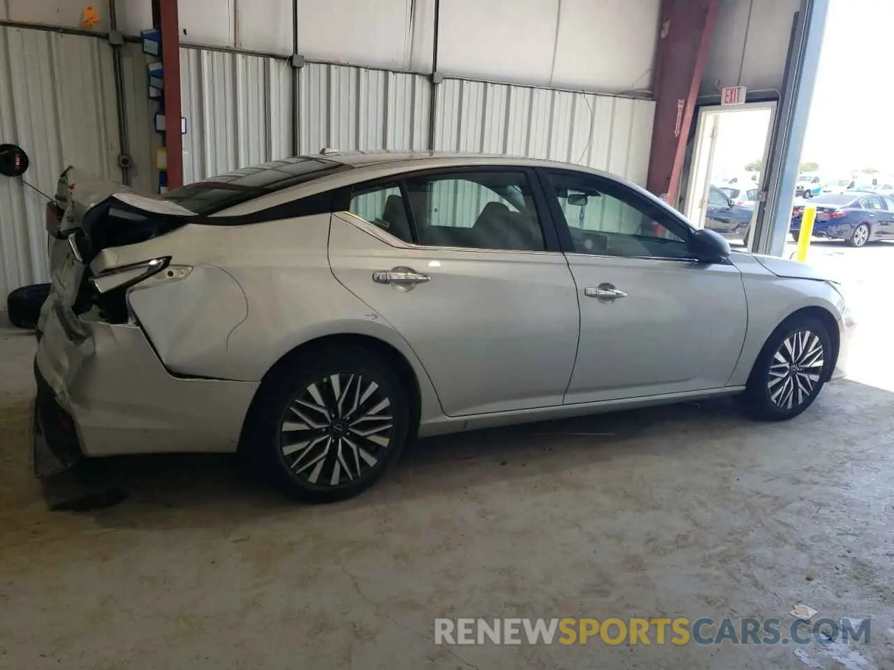 3 Photograph of a damaged car 1N4BL4DVXRN379124 NISSAN ALTIMA 2024