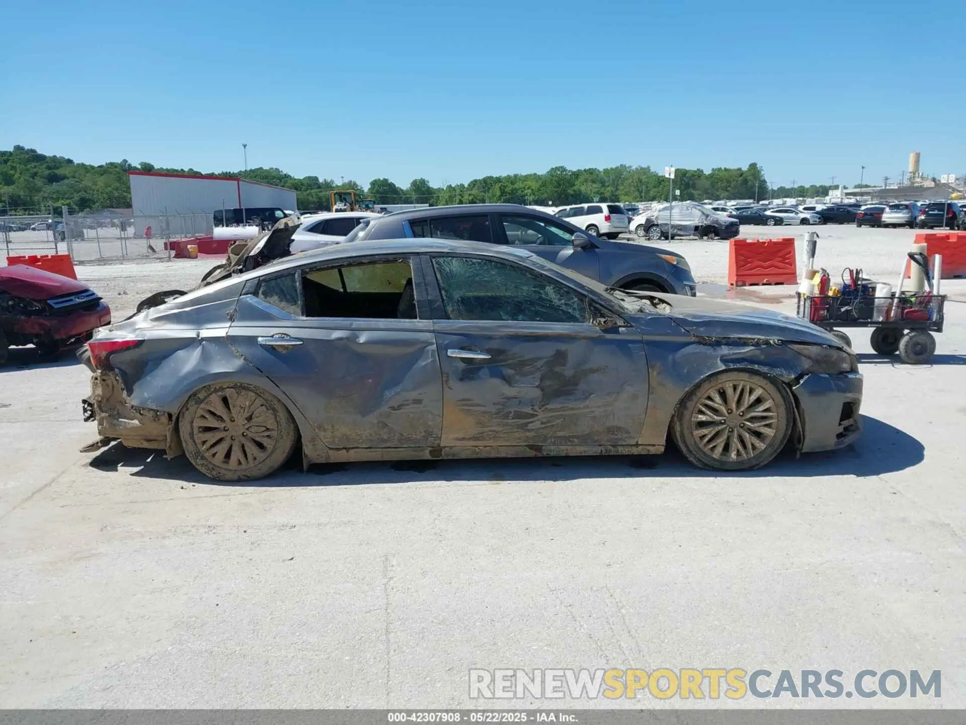 13 Photograph of a damaged car 1N4BL4DVXRN401249 NISSAN ALTIMA 2024