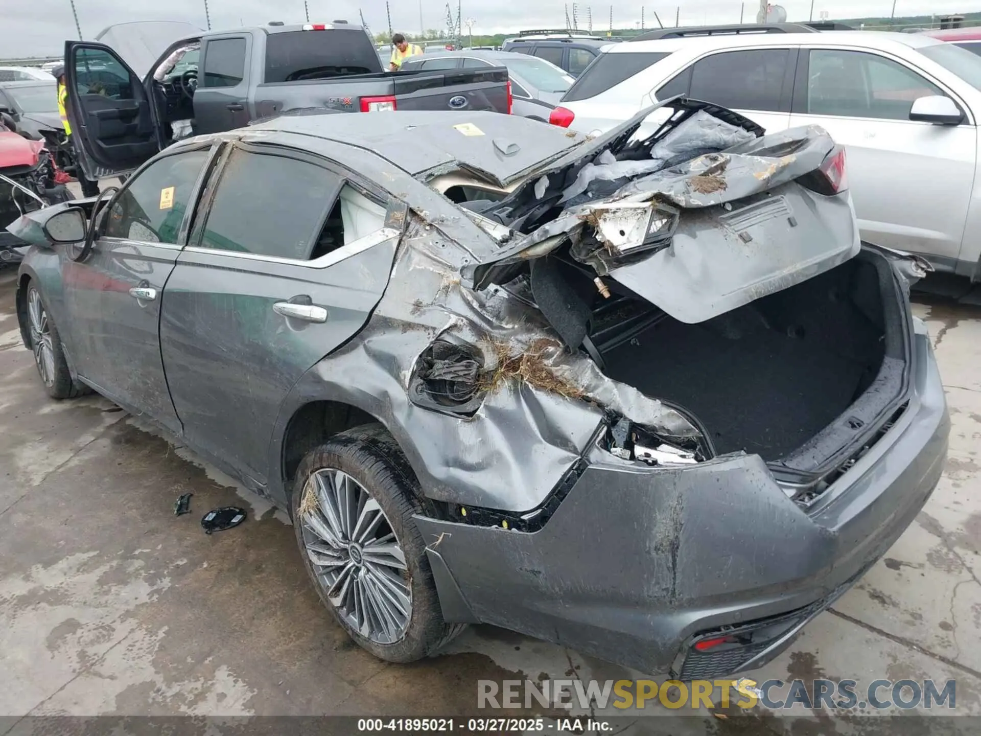 3 Photograph of a damaged car 1N4BL4EV2RN420313 NISSAN ALTIMA 2024