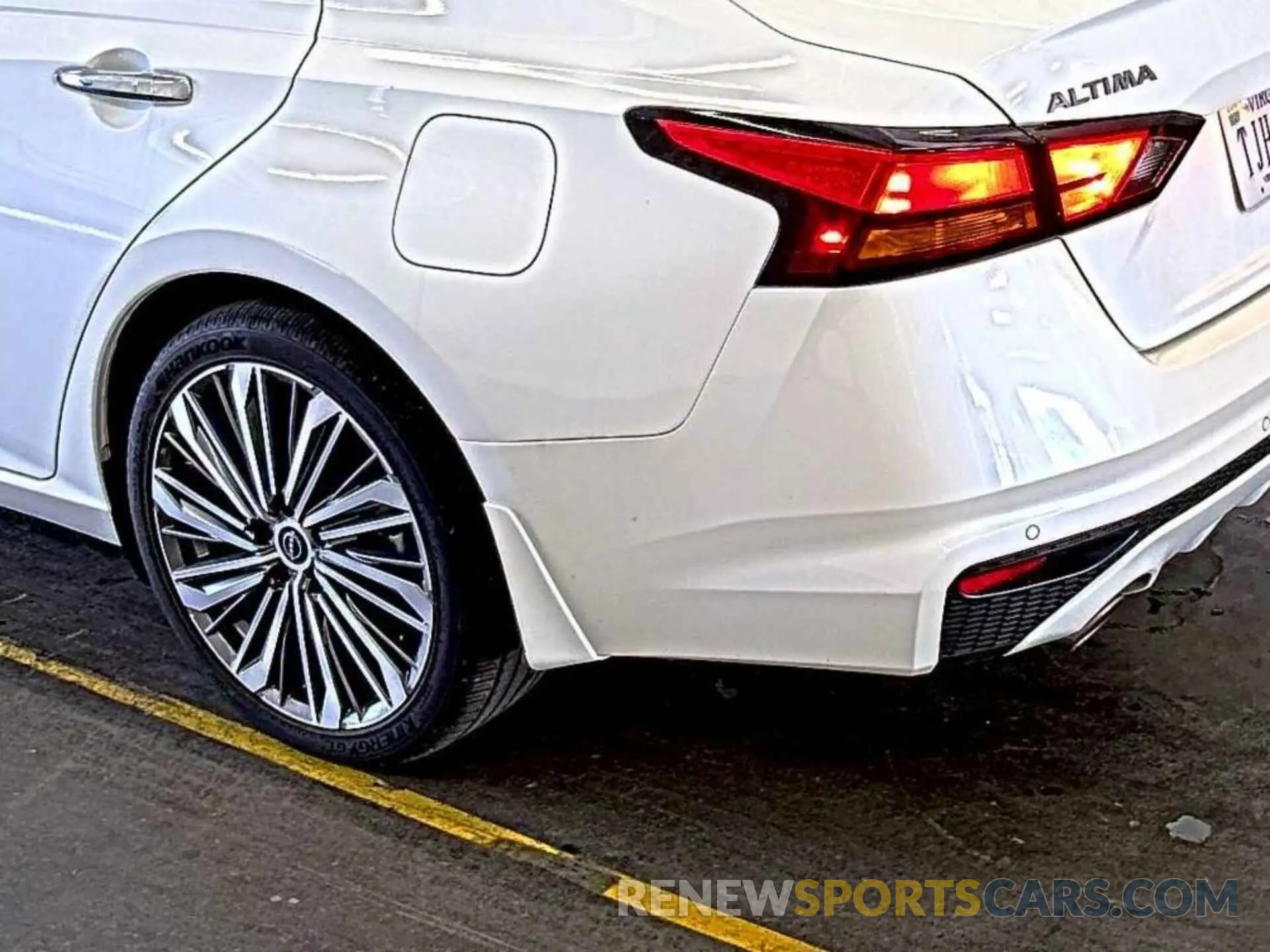 18 Photograph of a damaged car 1N4BL4EV8RN381467 NISSAN ALTIMA 2024