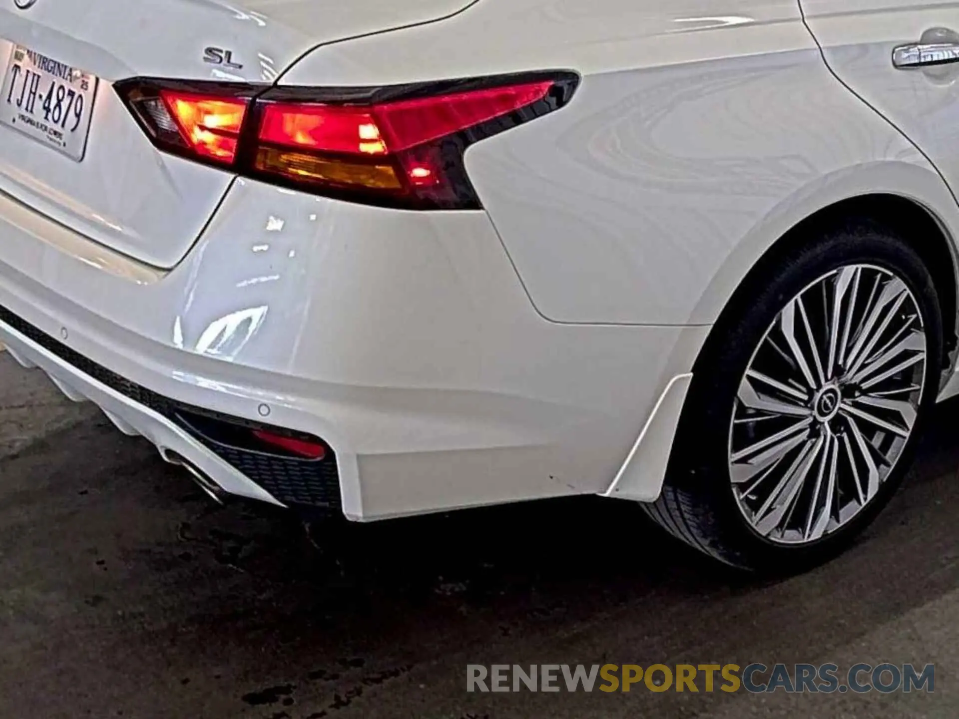20 Photograph of a damaged car 1N4BL4EV8RN381467 NISSAN ALTIMA 2024