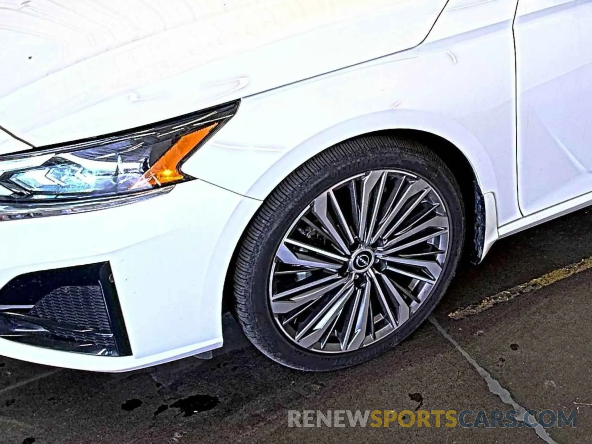 5 Photograph of a damaged car 1N4BL4EV8RN381467 NISSAN ALTIMA 2024
