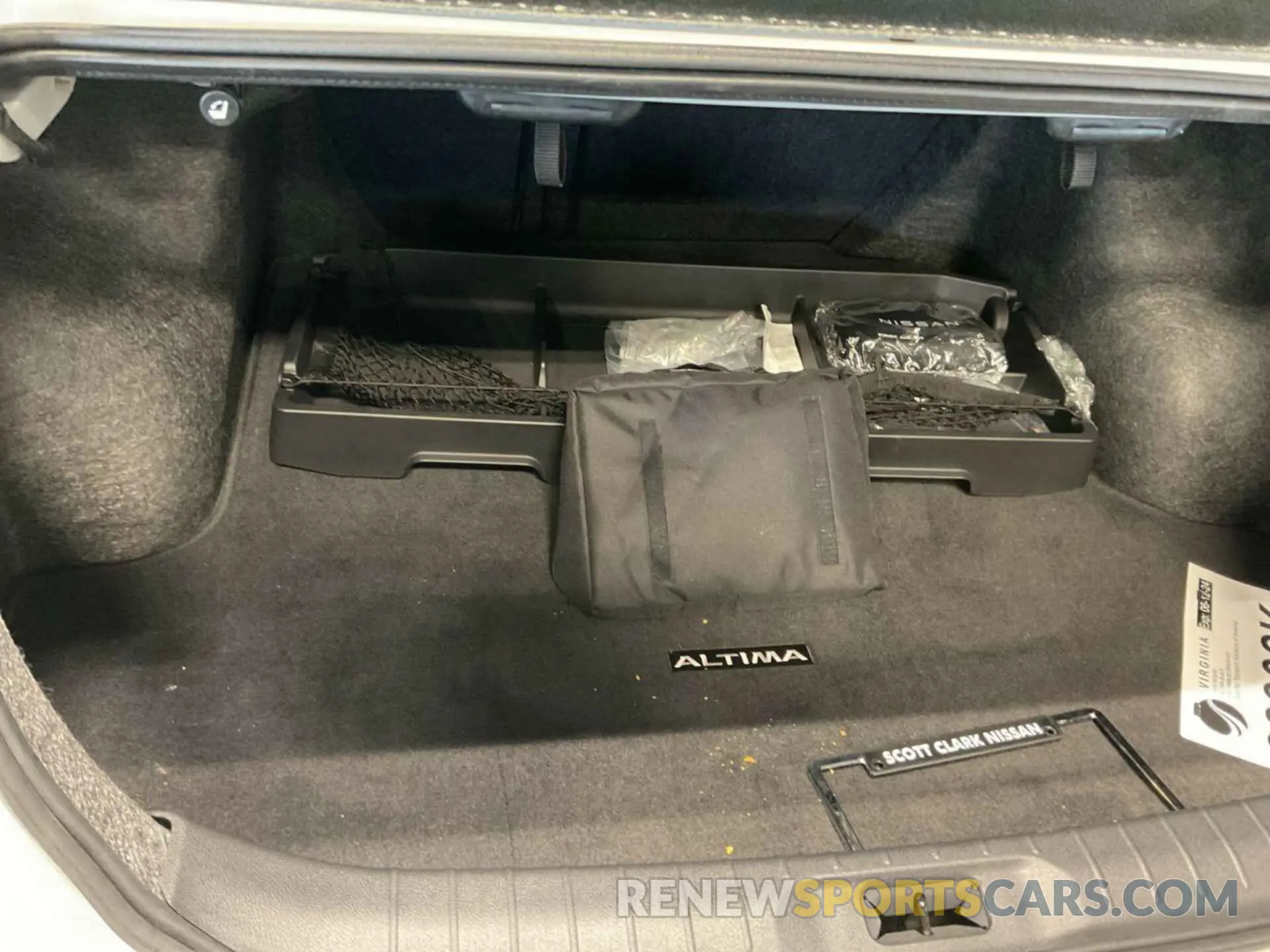 7 Photograph of a damaged car 1N4BL4EV8RN381467 NISSAN ALTIMA 2024
