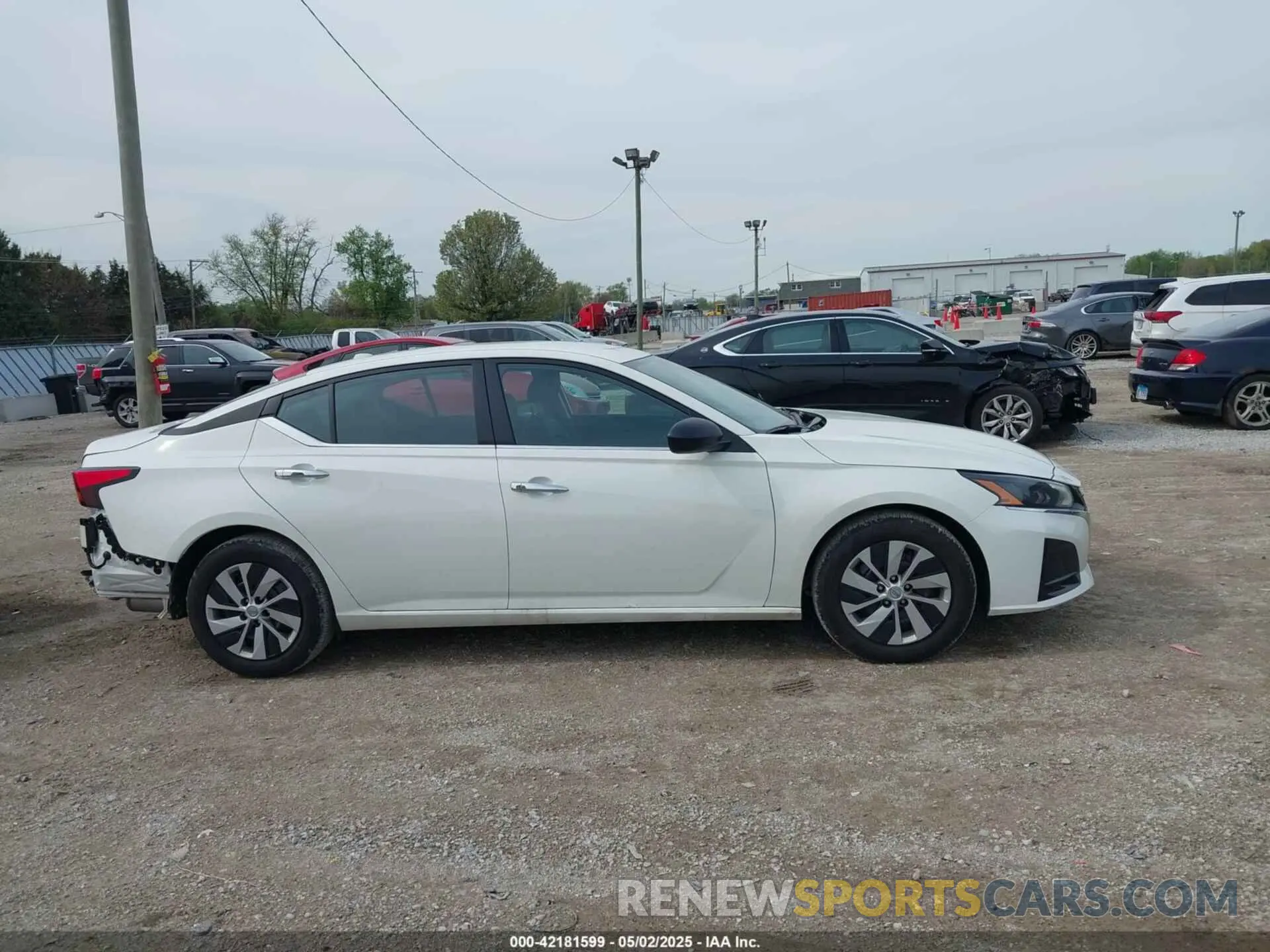 14 Photograph of a damaged car 1N4BL4BV2SN352010 NISSAN ALTIMA 2025