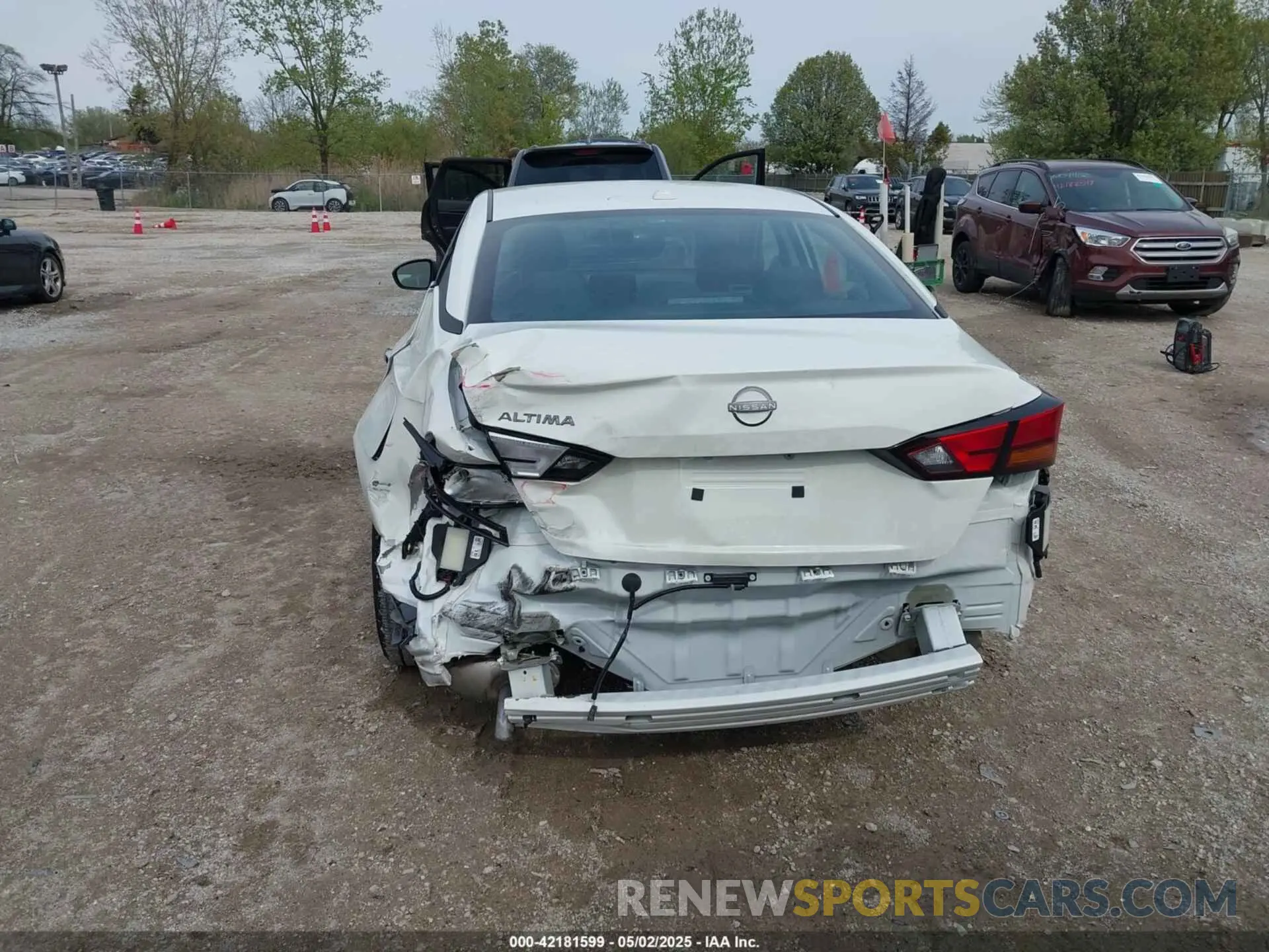 17 Photograph of a damaged car 1N4BL4BV2SN352010 NISSAN ALTIMA 2025