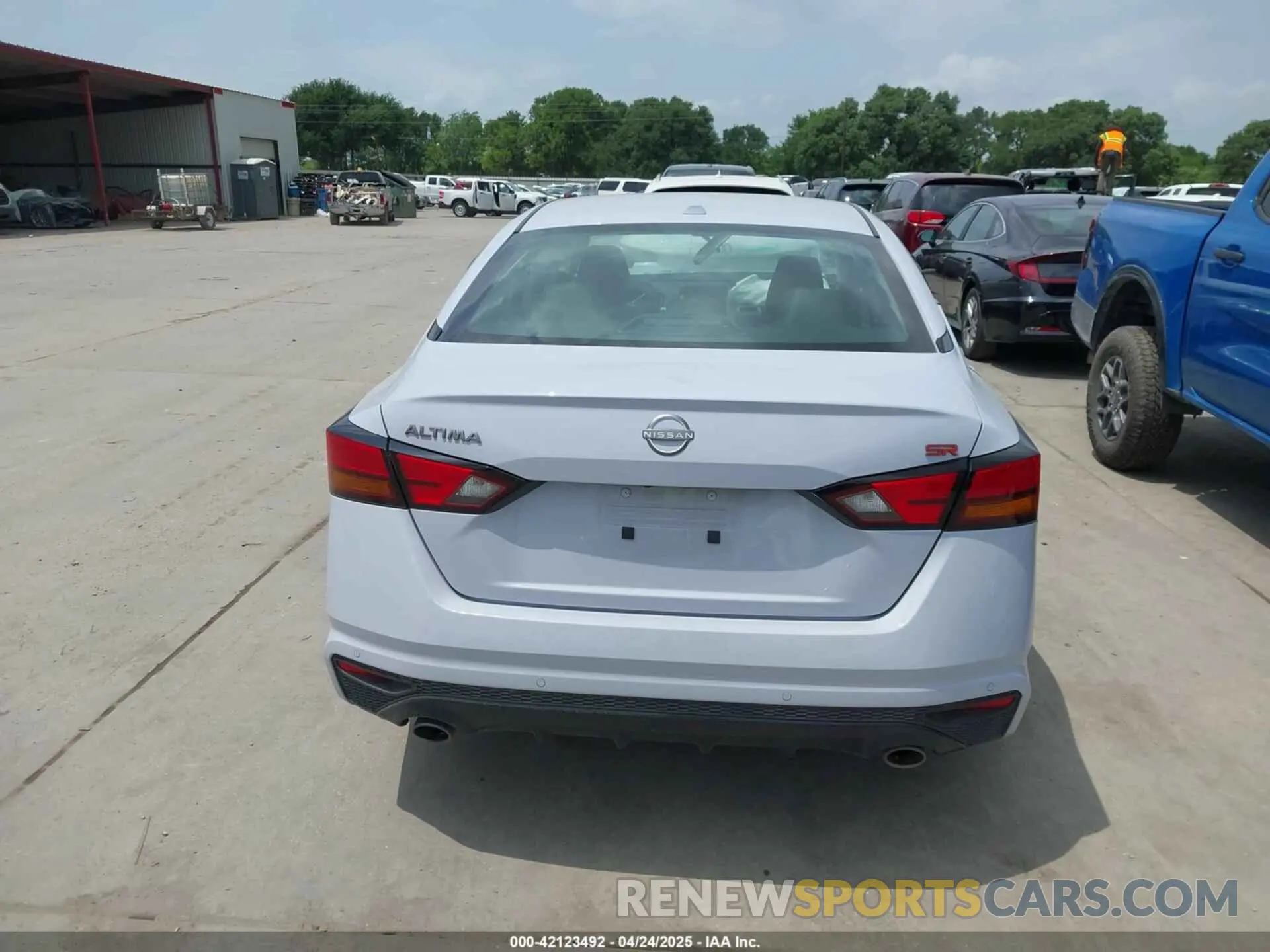 17 Photograph of a damaged car 1N4BL4CV5SN360634 NISSAN ALTIMA 2025