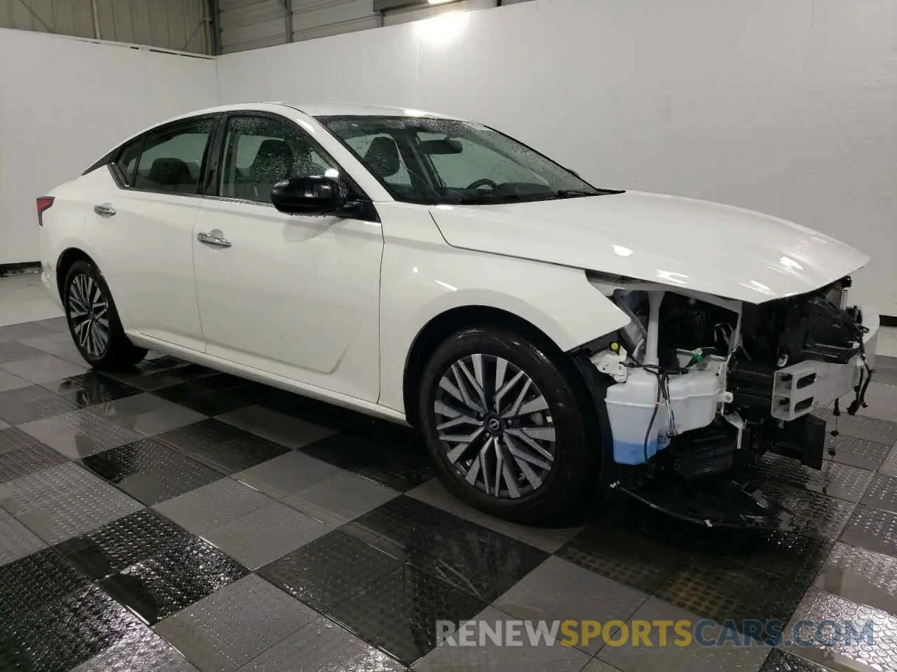4 Photograph of a damaged car 1N4BL4DV0SN317981 NISSAN ALTIMA 2025
