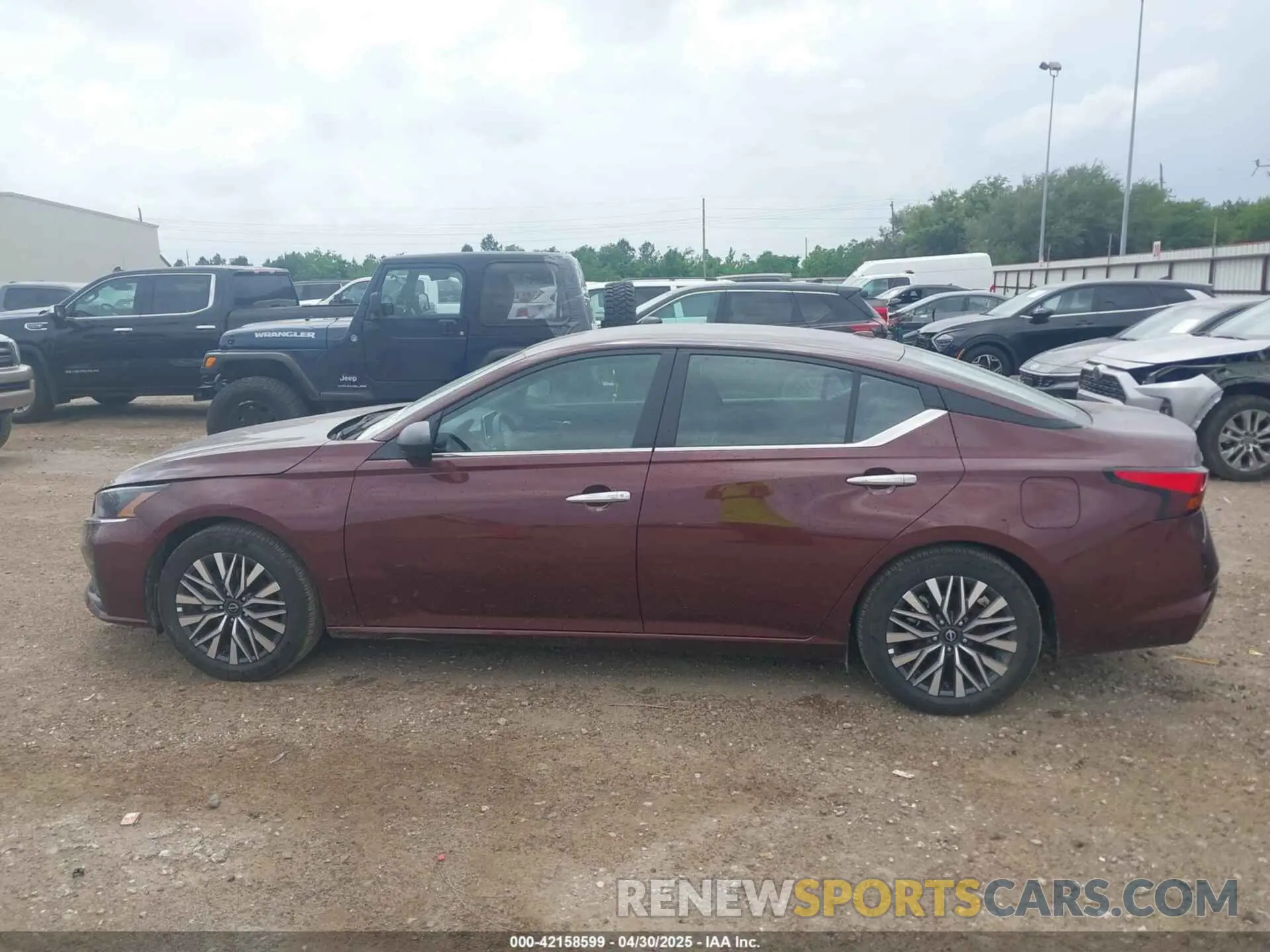 14 Photograph of a damaged car 1N4BL4DV0SN358319 NISSAN ALTIMA 2025