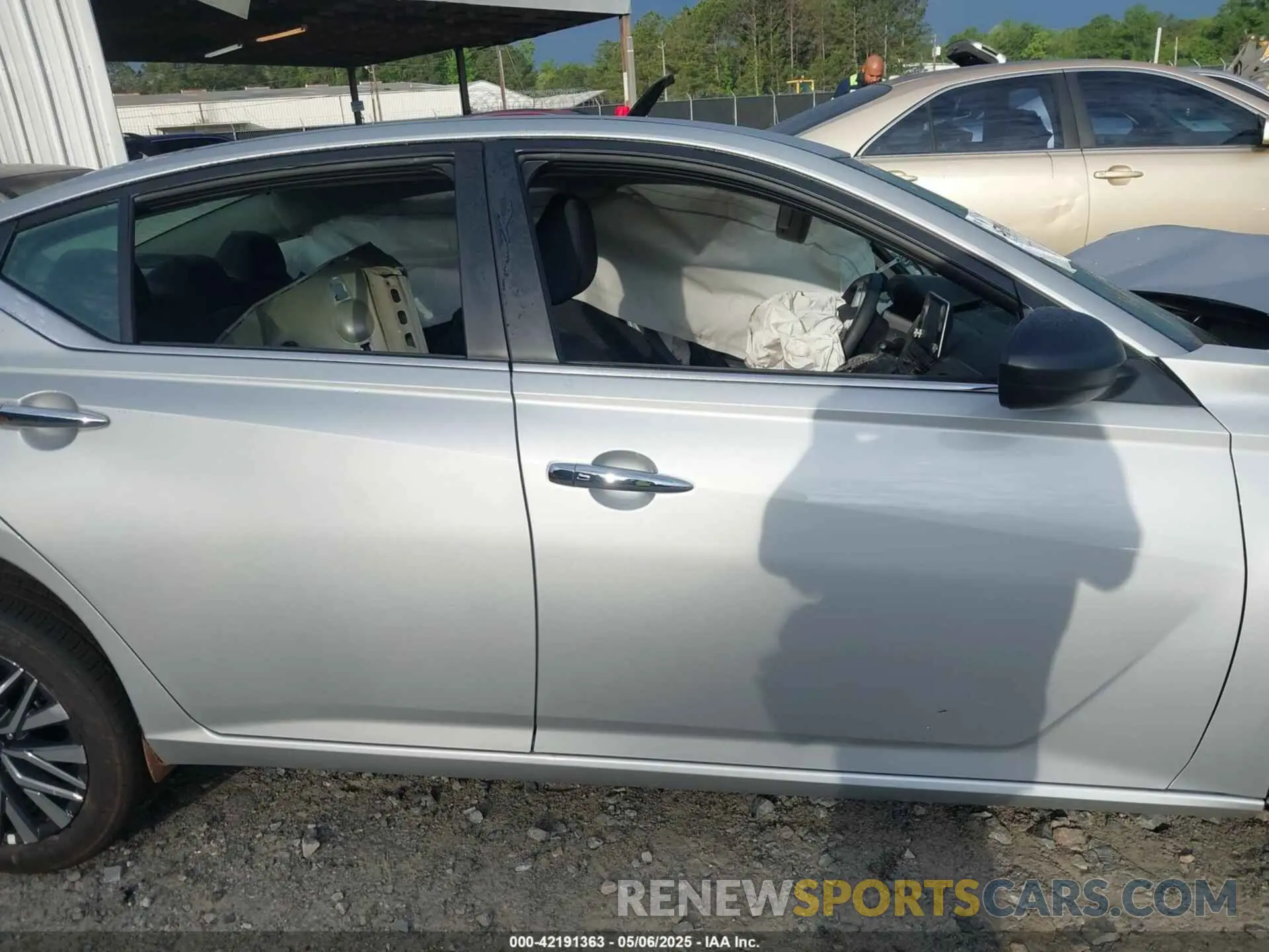 13 Photograph of a damaged car 1N4BL4DV0SN366677 NISSAN ALTIMA 2025