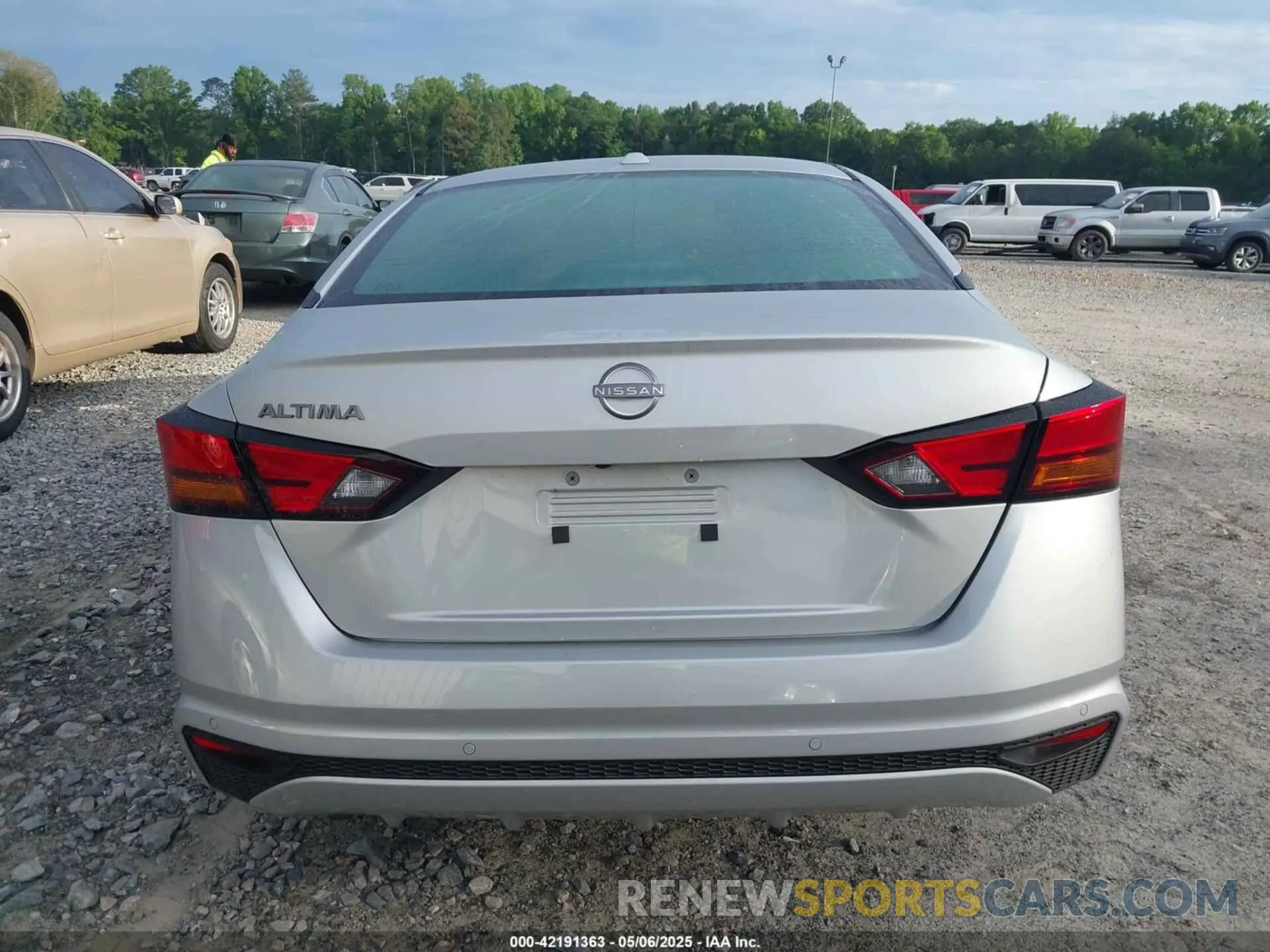 16 Photograph of a damaged car 1N4BL4DV0SN366677 NISSAN ALTIMA 2025