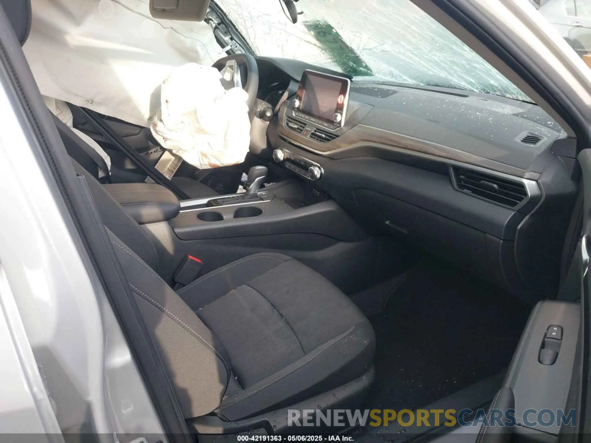 5 Photograph of a damaged car 1N4BL4DV0SN366677 NISSAN ALTIMA 2025