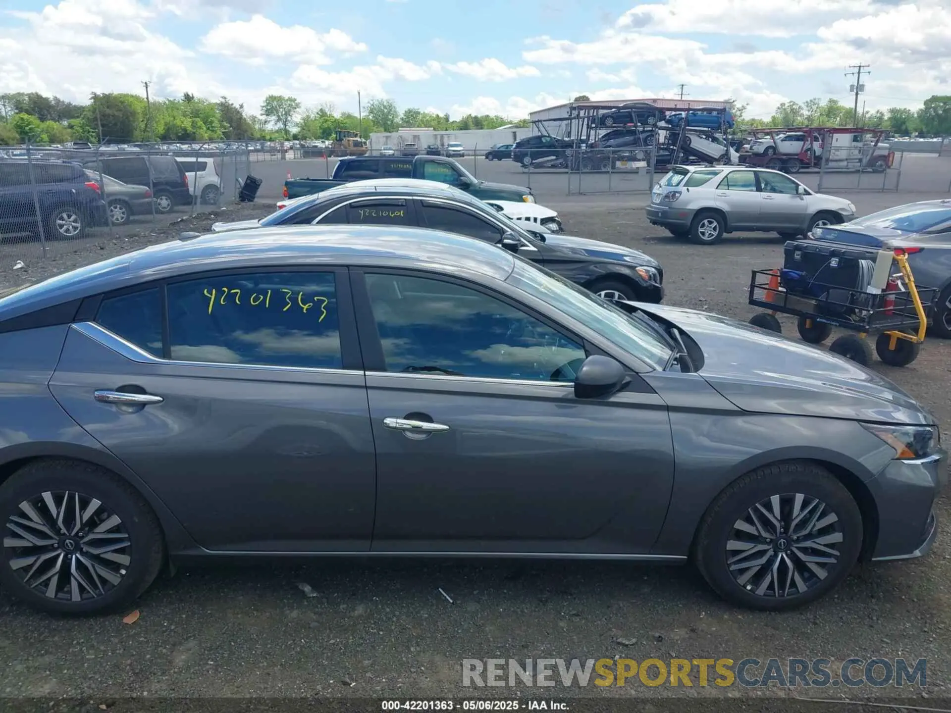 13 Photograph of a damaged car 1N4BL4DV0SN381826 NISSAN ALTIMA 2025