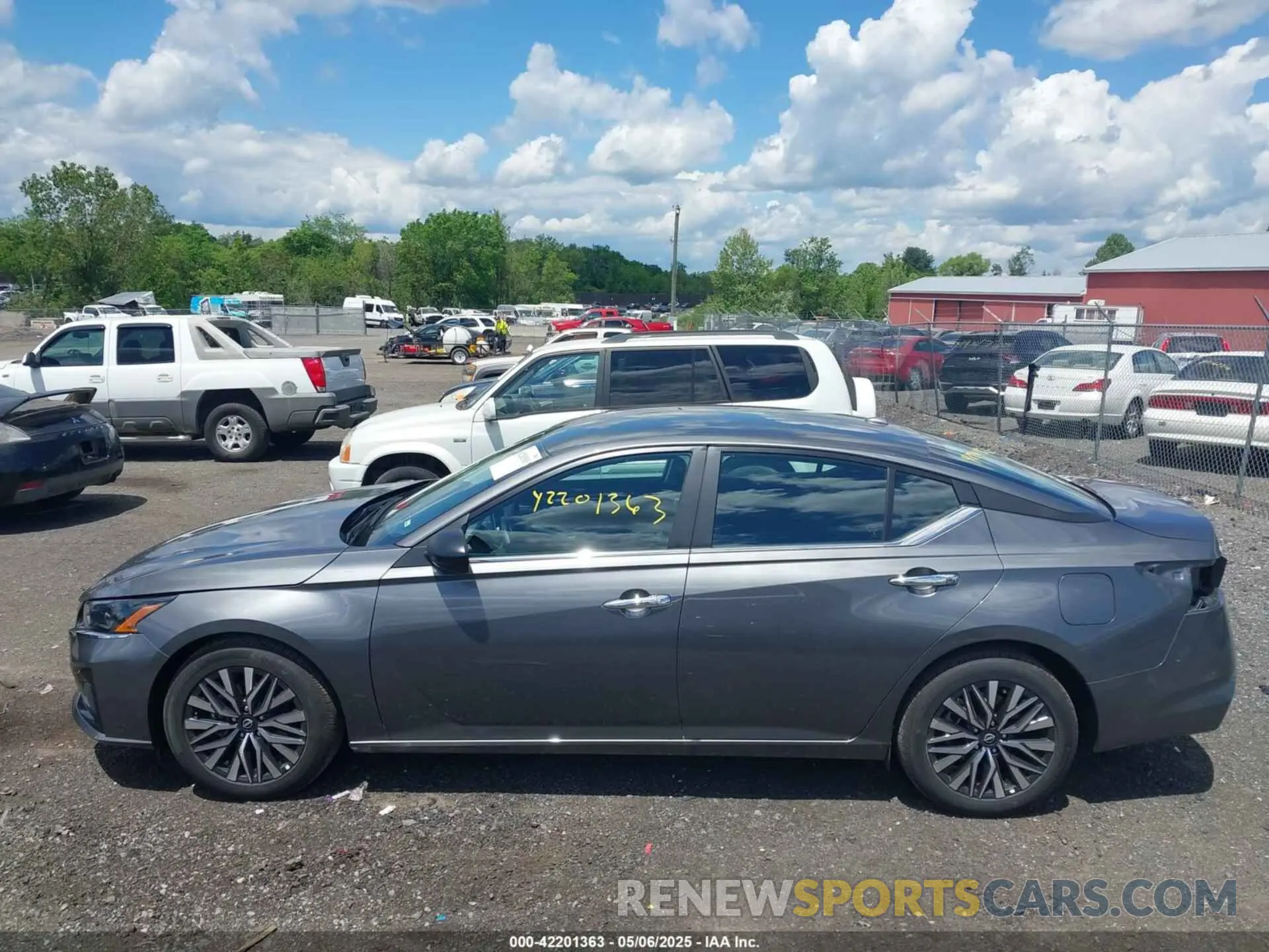 14 Photograph of a damaged car 1N4BL4DV0SN381826 NISSAN ALTIMA 2025