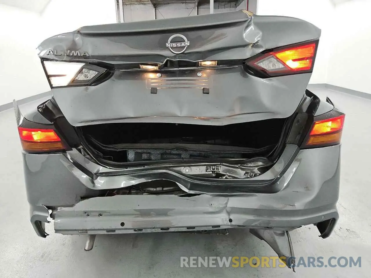 6 Photograph of a damaged car 1N4BL4DV1SN321229 NISSAN ALTIMA 2025