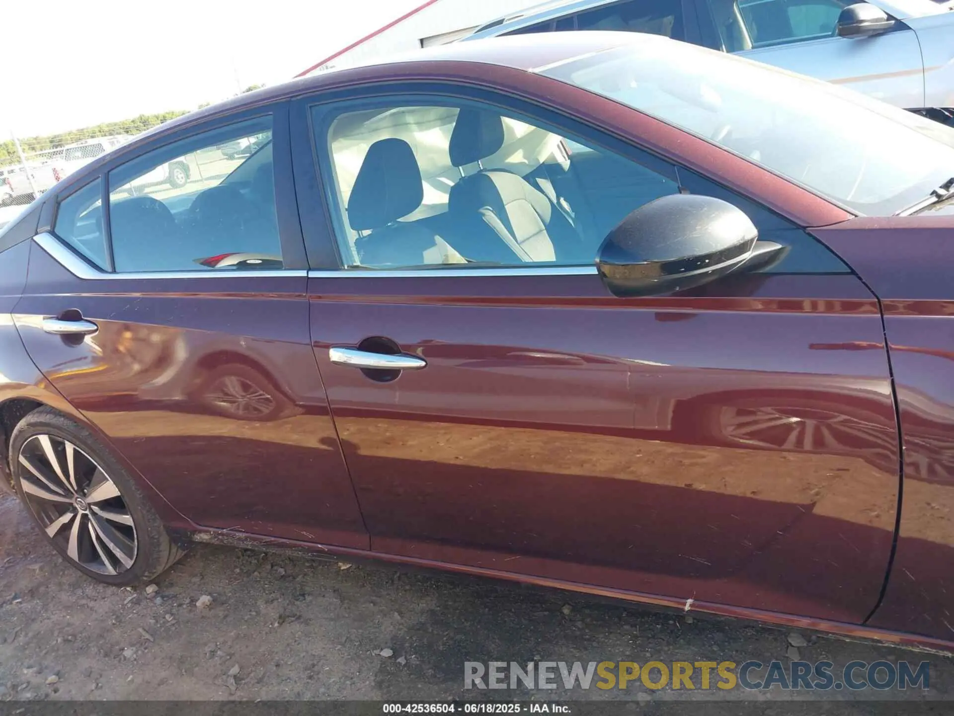 13 Photograph of a damaged car 1N4BL4DV1SN333428 NISSAN ALTIMA 2025