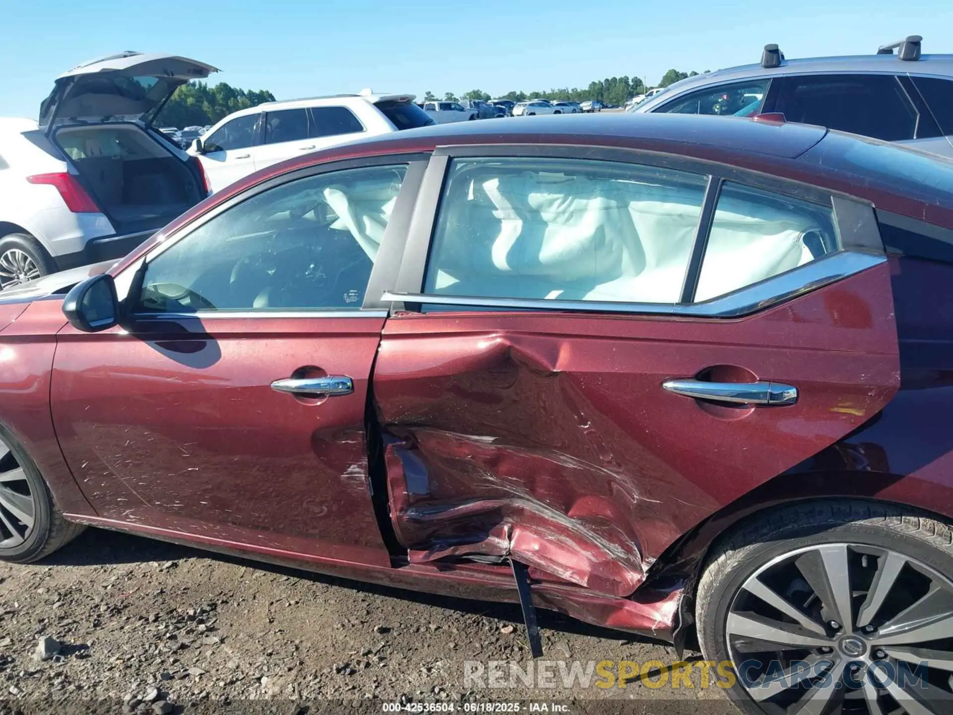 14 Photograph of a damaged car 1N4BL4DV1SN333428 NISSAN ALTIMA 2025