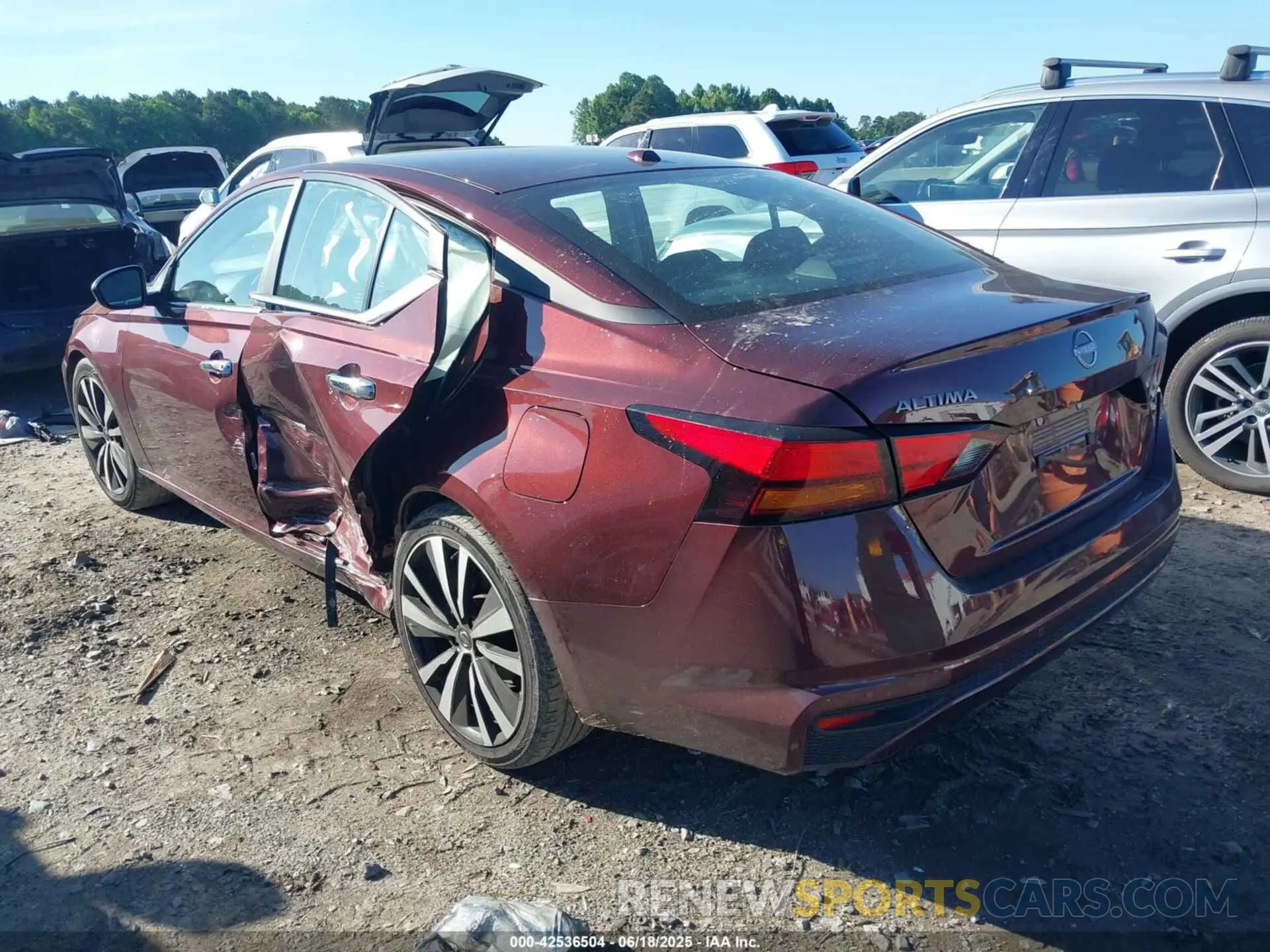 3 Photograph of a damaged car 1N4BL4DV1SN333428 NISSAN ALTIMA 2025